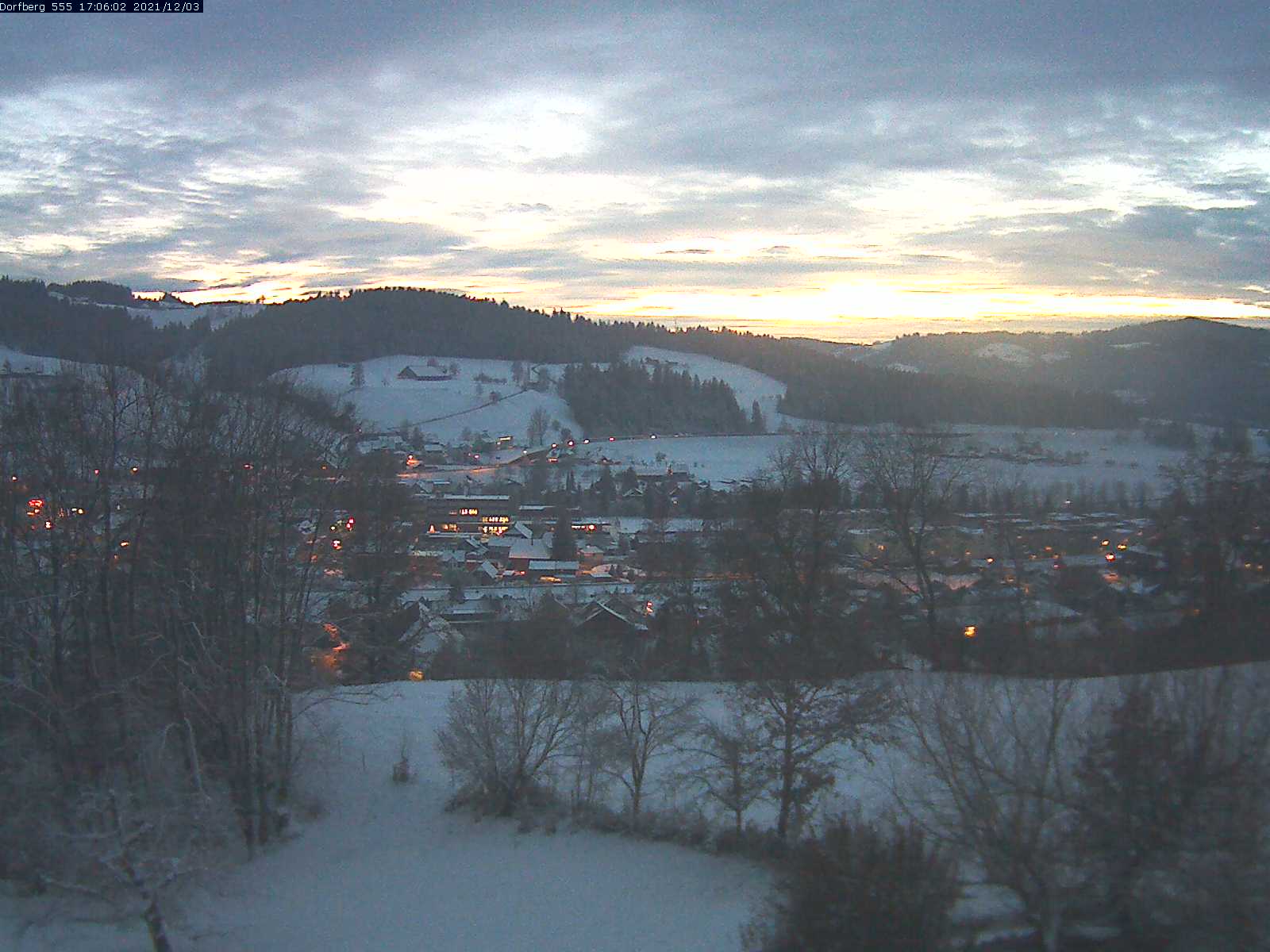 Webcam-Bild: Aussicht vom Dorfberg in Langnau 20211203-170601