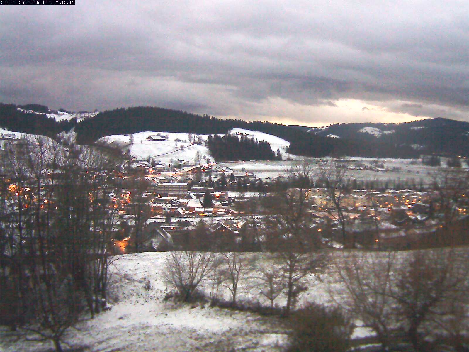 Webcam-Bild: Aussicht vom Dorfberg in Langnau 20211204-170601