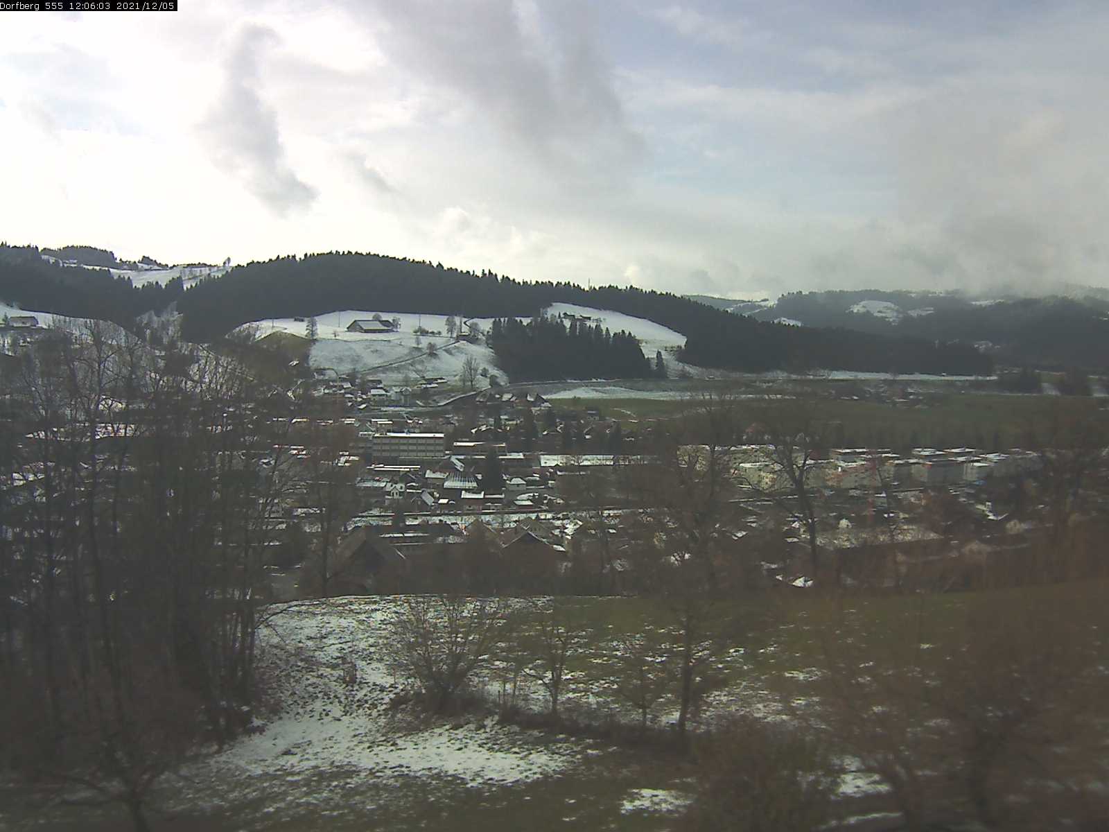 Webcam-Bild: Aussicht vom Dorfberg in Langnau 20211205-120601