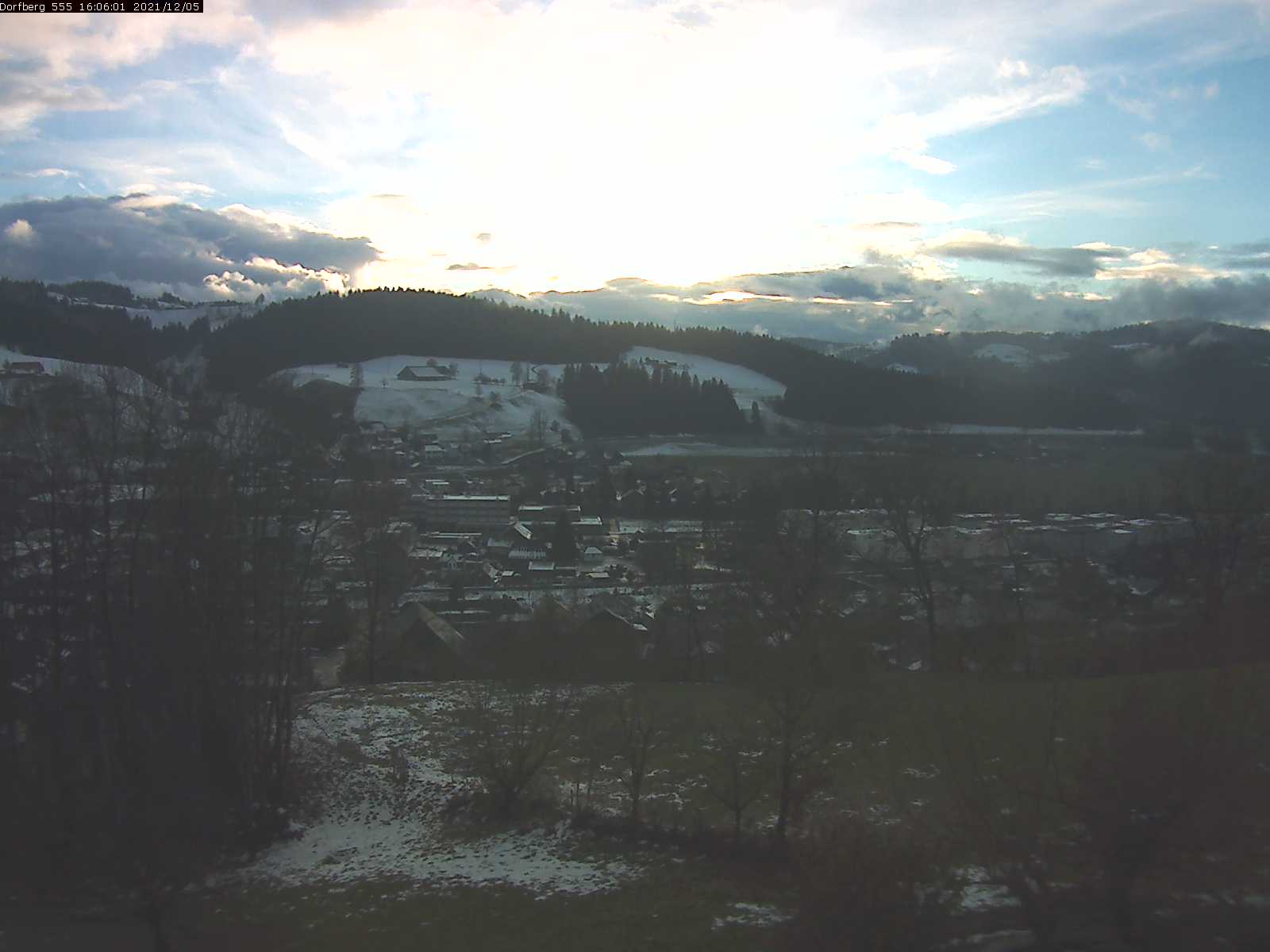 Webcam-Bild: Aussicht vom Dorfberg in Langnau 20211205-160601