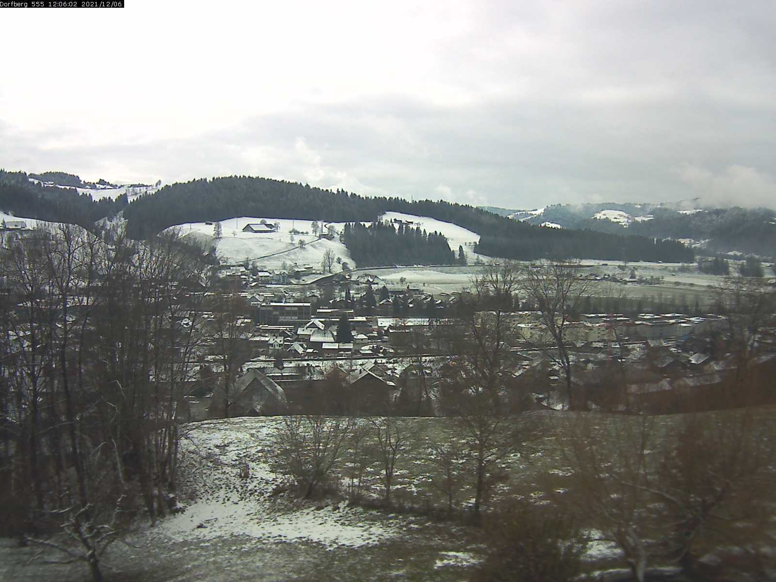 Webcam-Bild: Aussicht vom Dorfberg in Langnau 20211206-120601