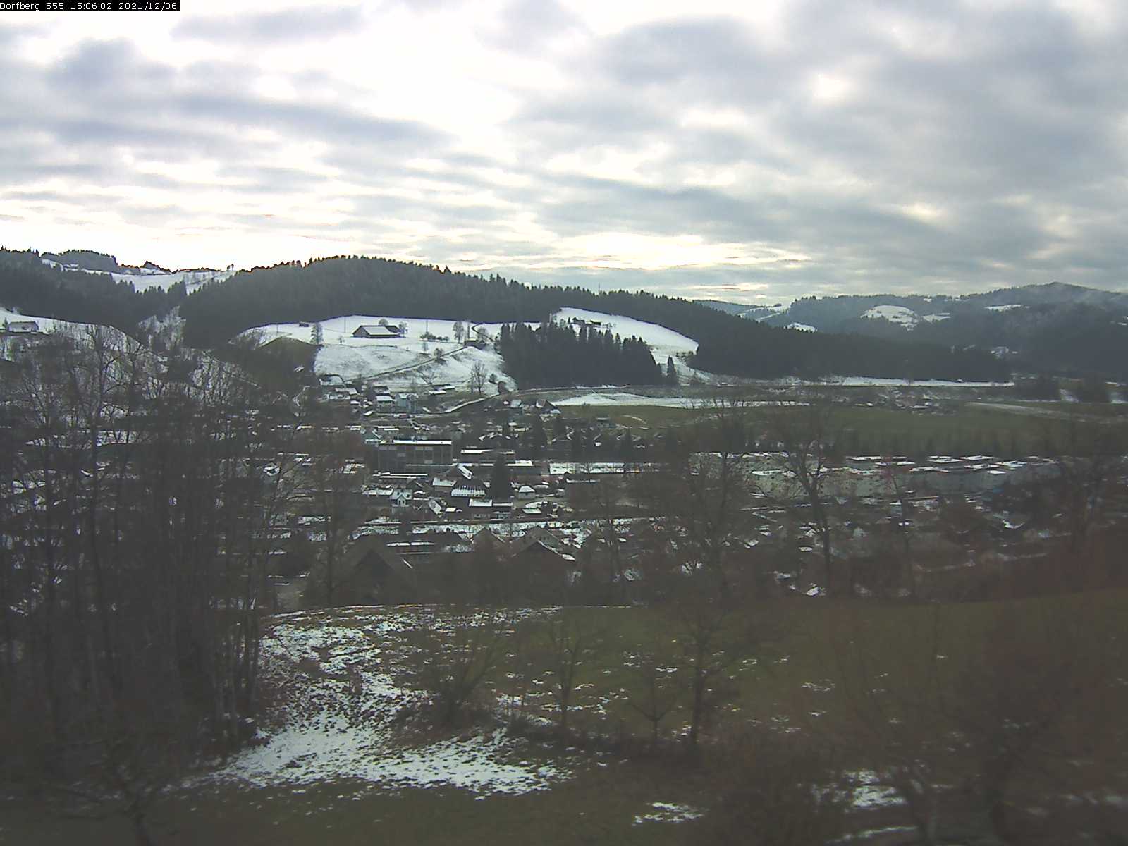 Webcam-Bild: Aussicht vom Dorfberg in Langnau 20211206-150601