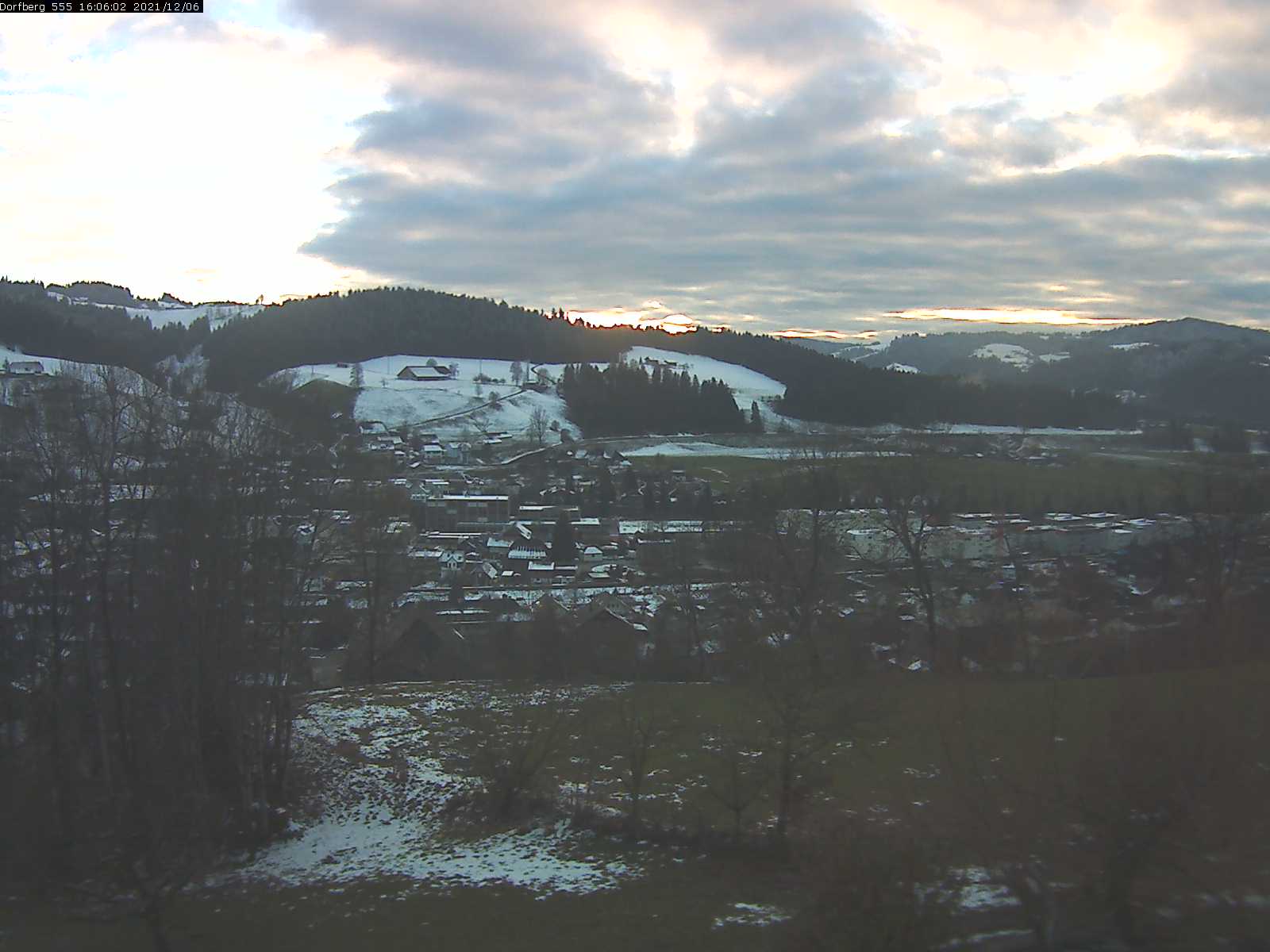 Webcam-Bild: Aussicht vom Dorfberg in Langnau 20211206-160601
