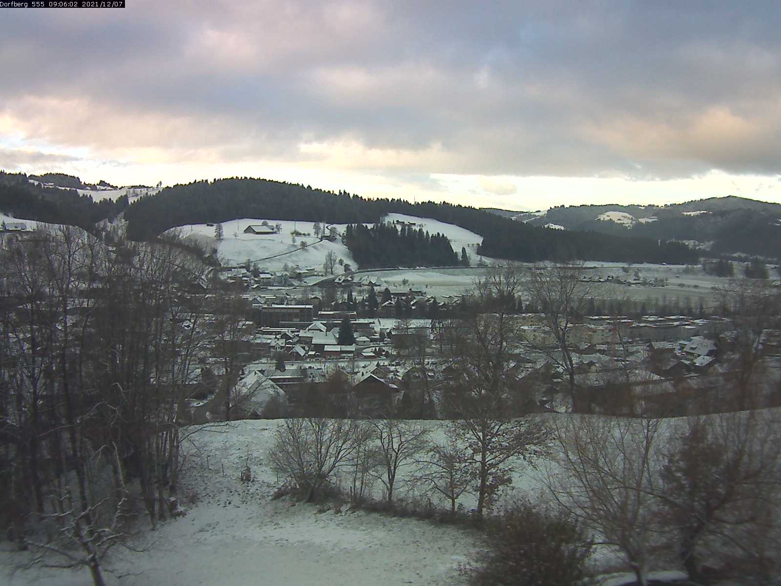 Webcam-Bild: Aussicht vom Dorfberg in Langnau 20211207-090601