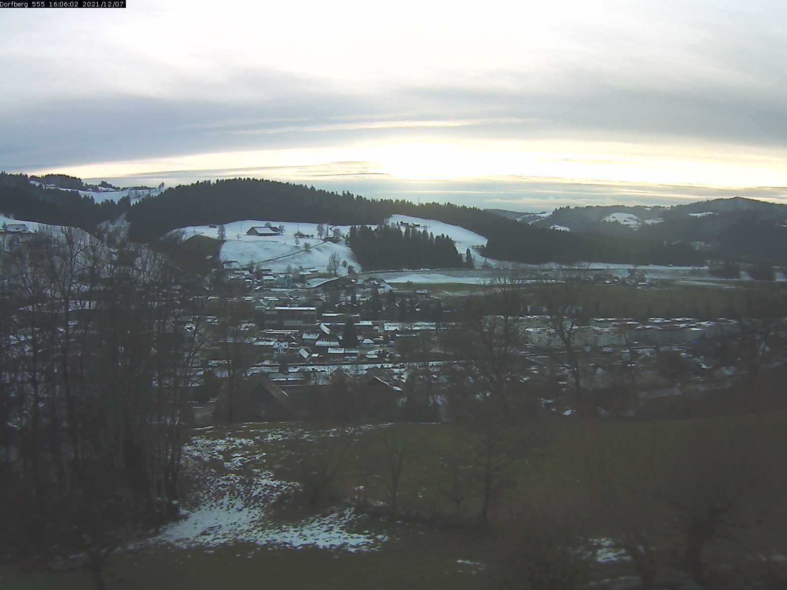 Webcam-Bild: Aussicht vom Dorfberg in Langnau 20211207-160601