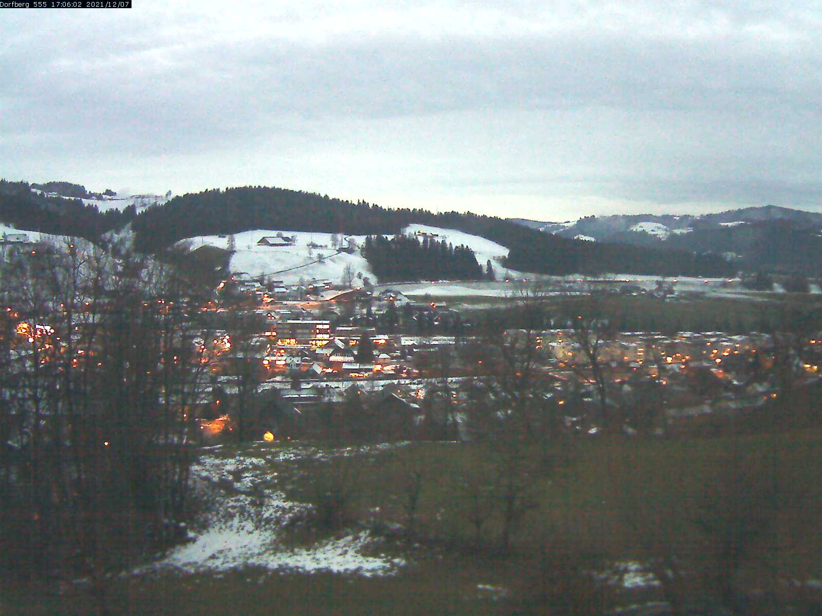 Webcam-Bild: Aussicht vom Dorfberg in Langnau 20211207-170601