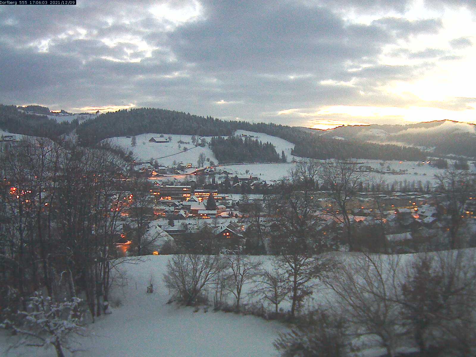 Webcam-Bild: Aussicht vom Dorfberg in Langnau 20211209-170601