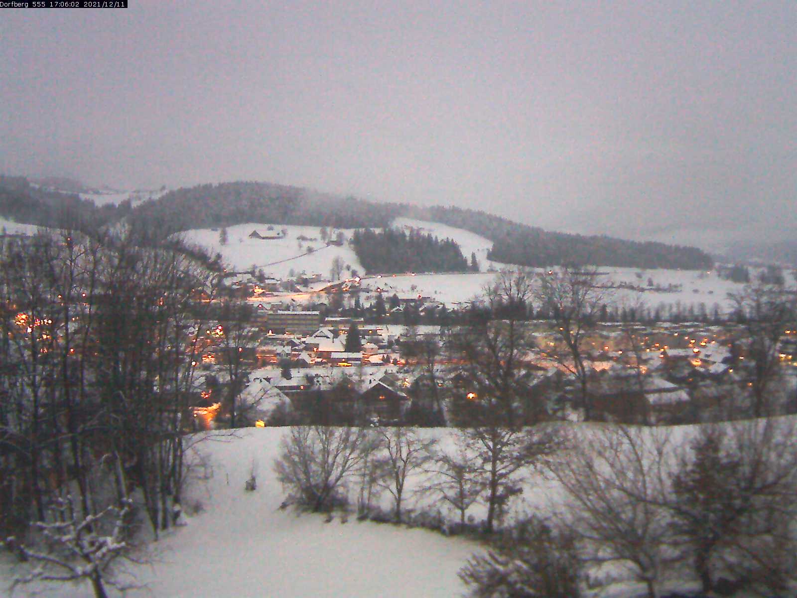 Webcam-Bild: Aussicht vom Dorfberg in Langnau 20211211-170601