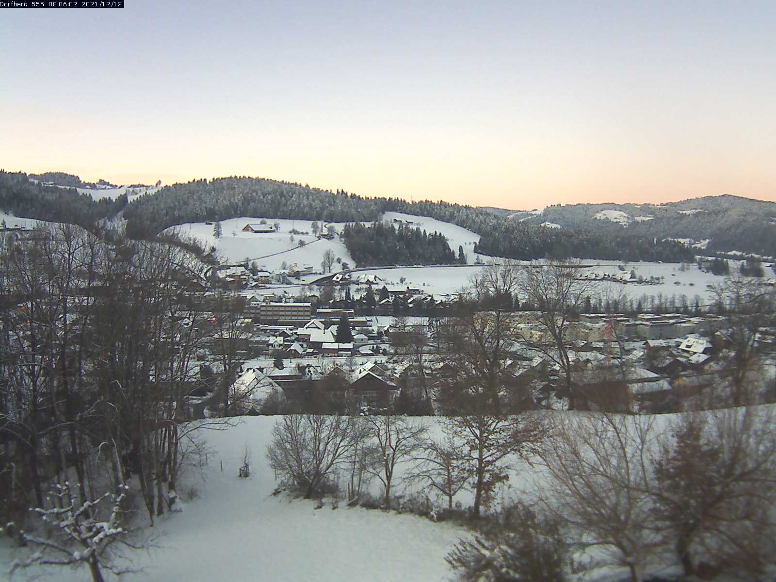 Webcam-Bild: Aussicht vom Dorfberg in Langnau 20211212-080601