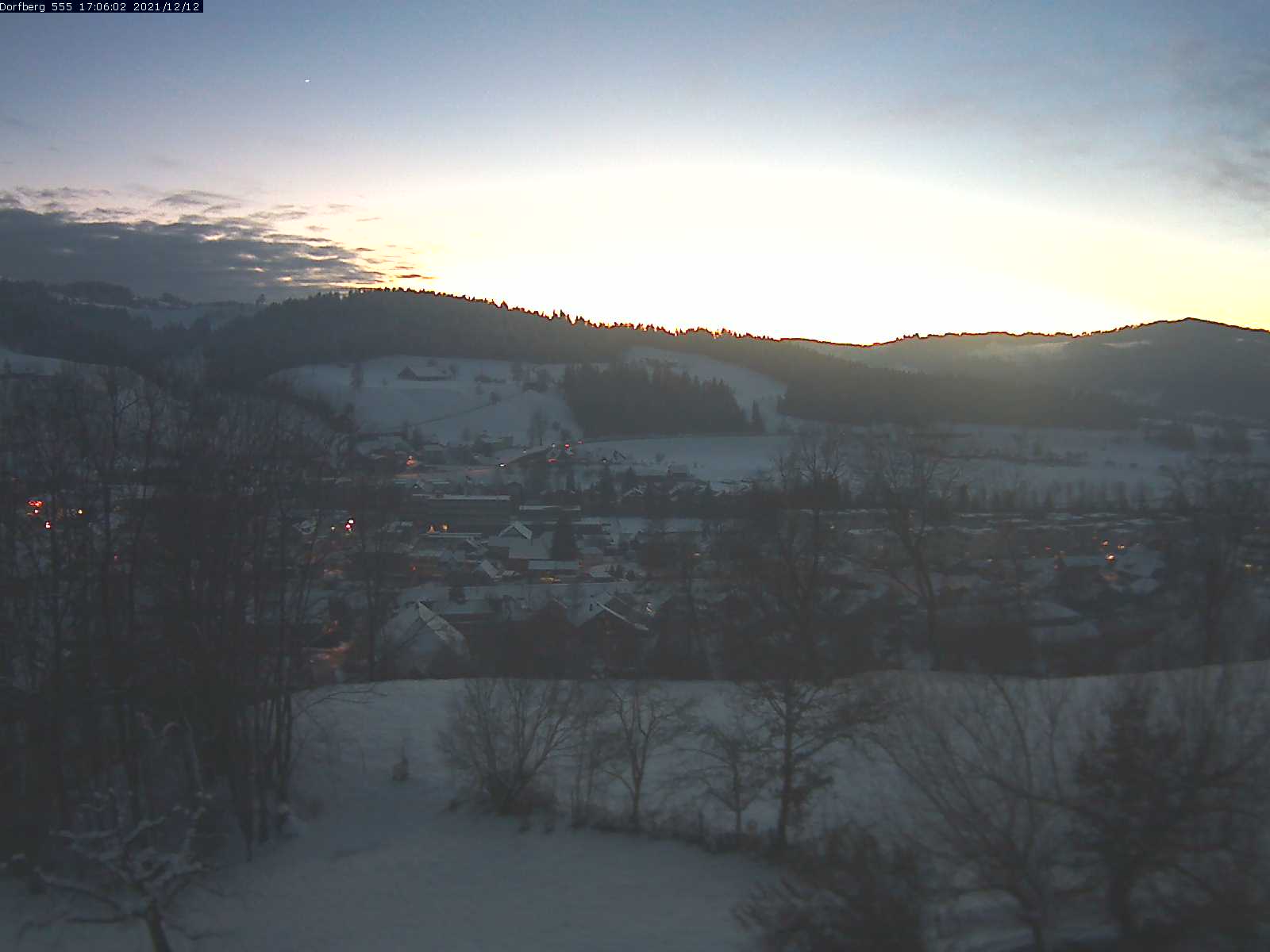 Webcam-Bild: Aussicht vom Dorfberg in Langnau 20211212-170601