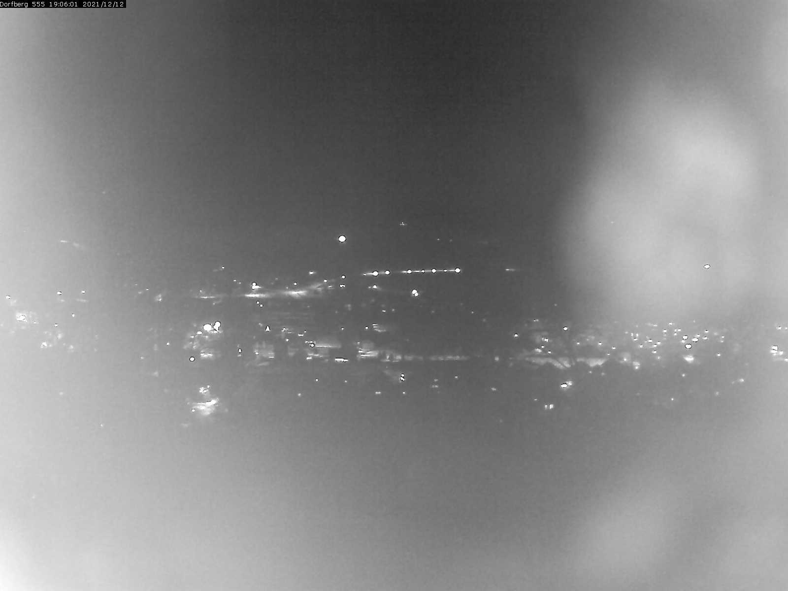 Webcam-Bild: Aussicht vom Dorfberg in Langnau 20211212-190601