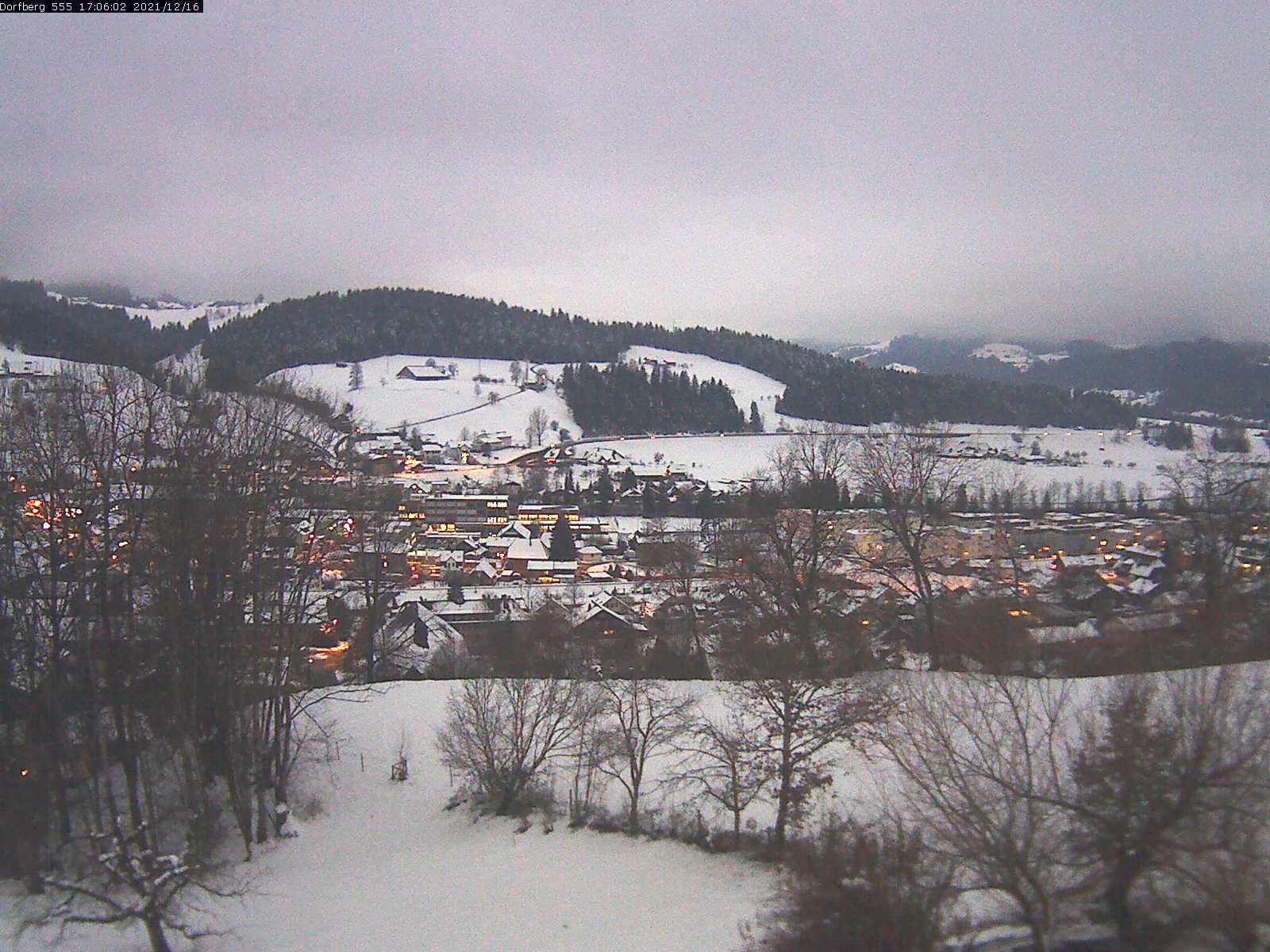 Webcam-Bild: Aussicht vom Dorfberg in Langnau 20211216-170601