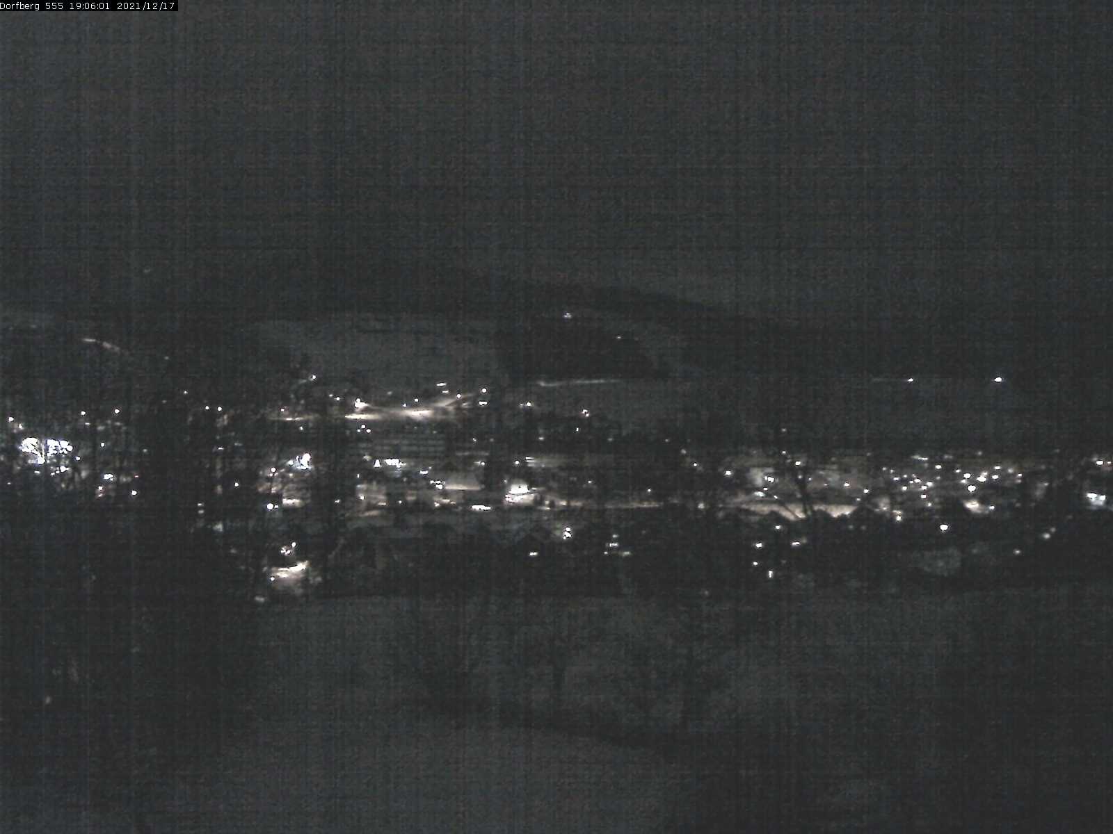 Webcam-Bild: Aussicht vom Dorfberg in Langnau 20211217-190601