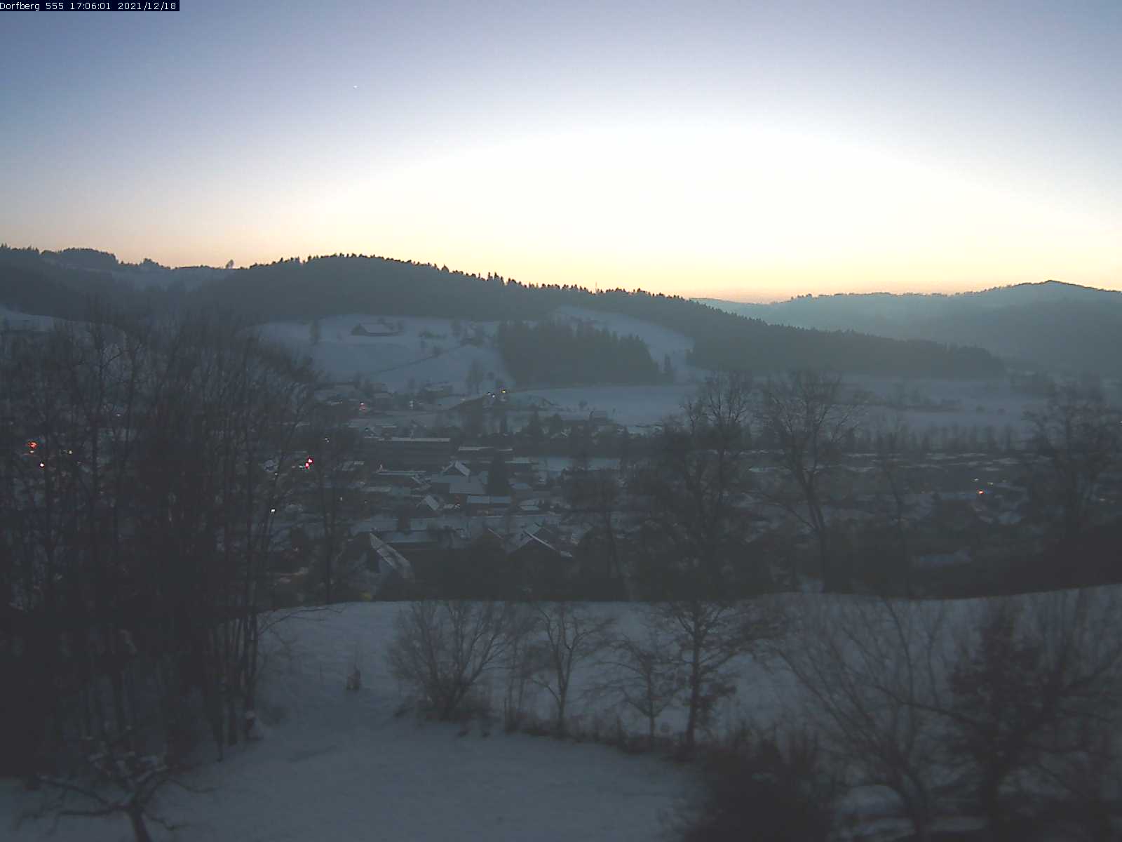 Webcam-Bild: Aussicht vom Dorfberg in Langnau 20211218-170601