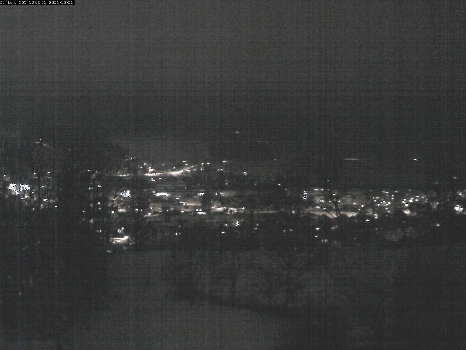 Webcam-Bild: Aussicht vom Dorfberg in Langnau 20211221-190601