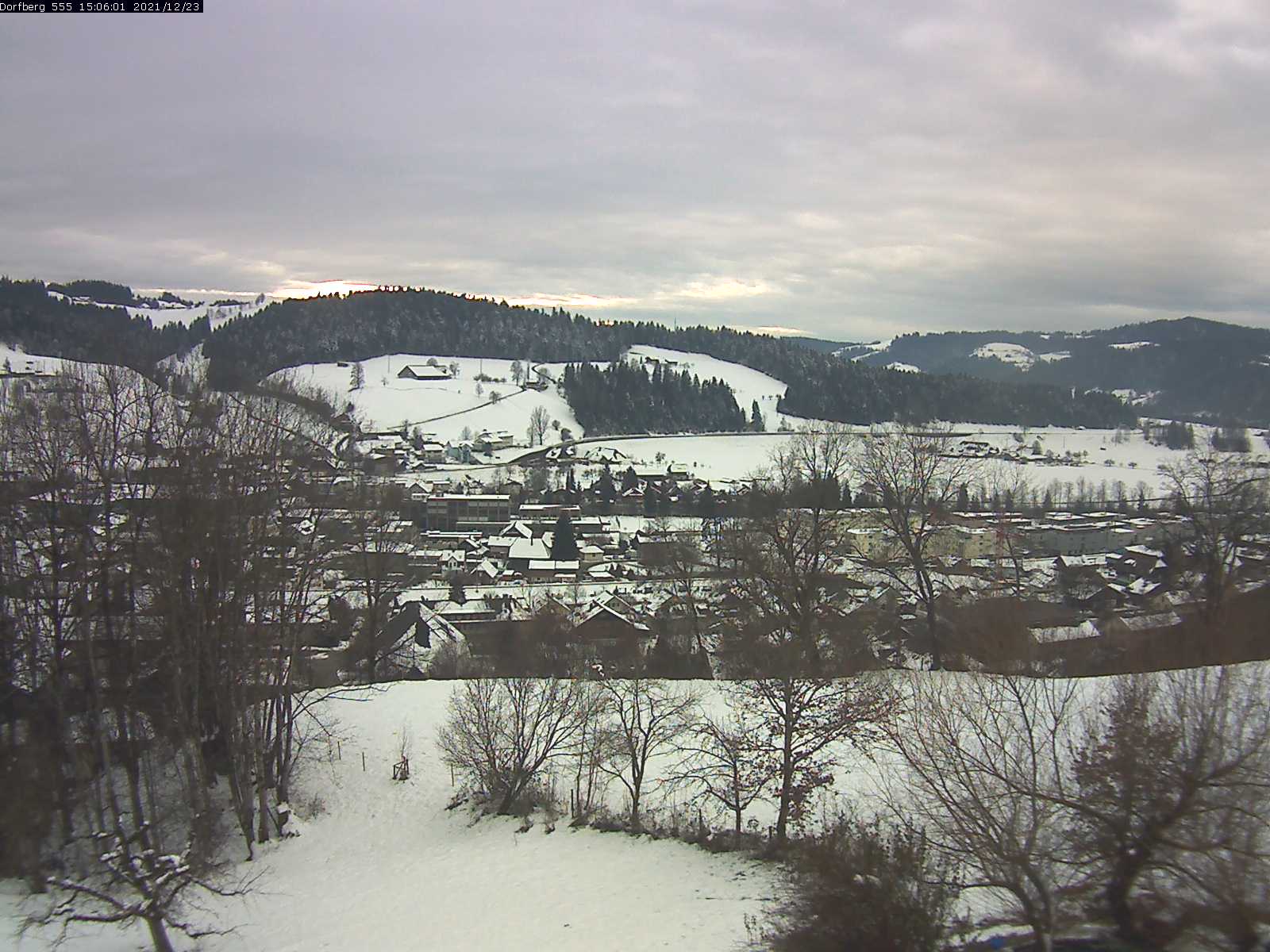 Webcam-Bild: Aussicht vom Dorfberg in Langnau 20211223-150601