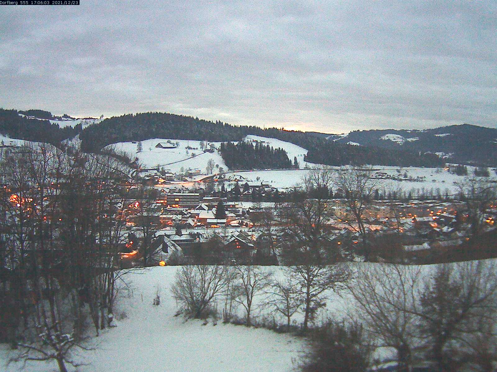Webcam-Bild: Aussicht vom Dorfberg in Langnau 20211223-170601
