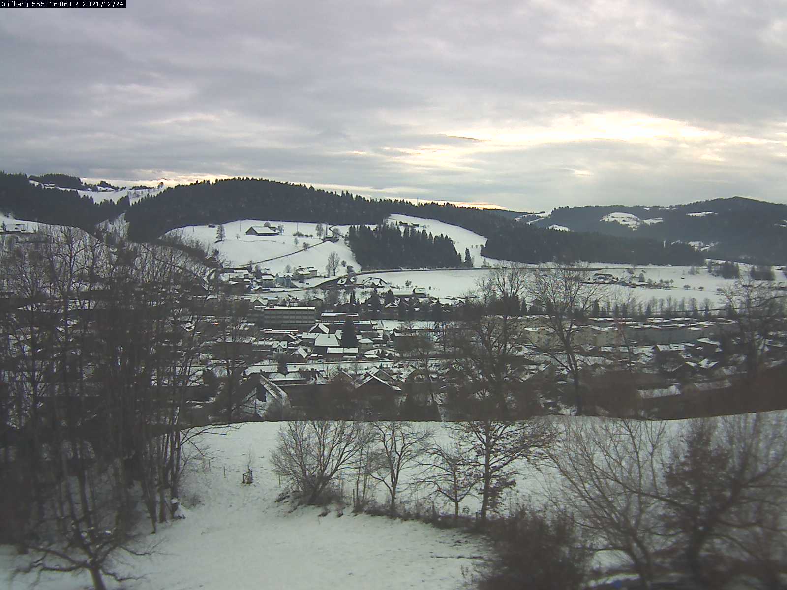 Webcam-Bild: Aussicht vom Dorfberg in Langnau 20211224-160601