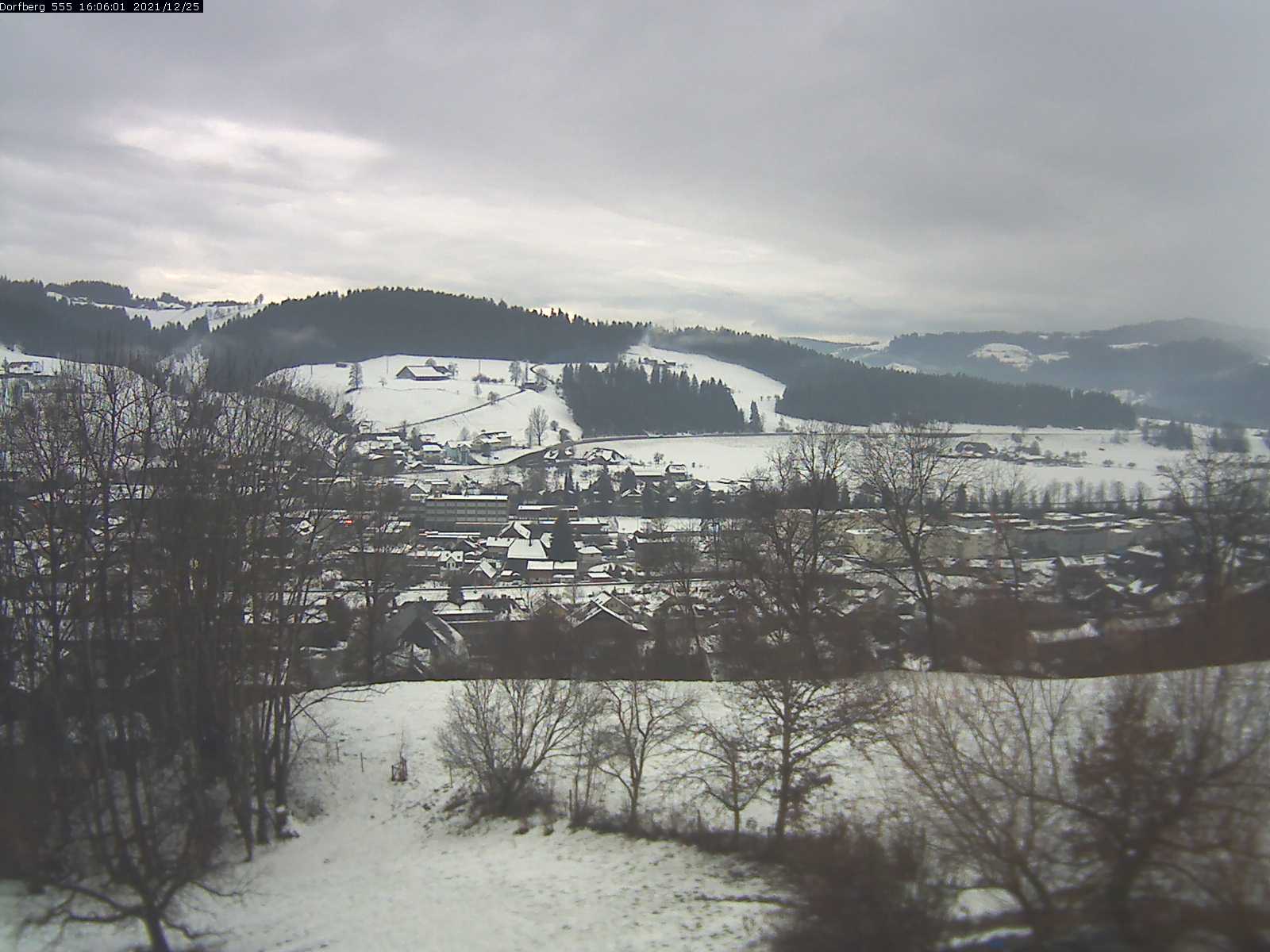 Webcam-Bild: Aussicht vom Dorfberg in Langnau 20211225-160601