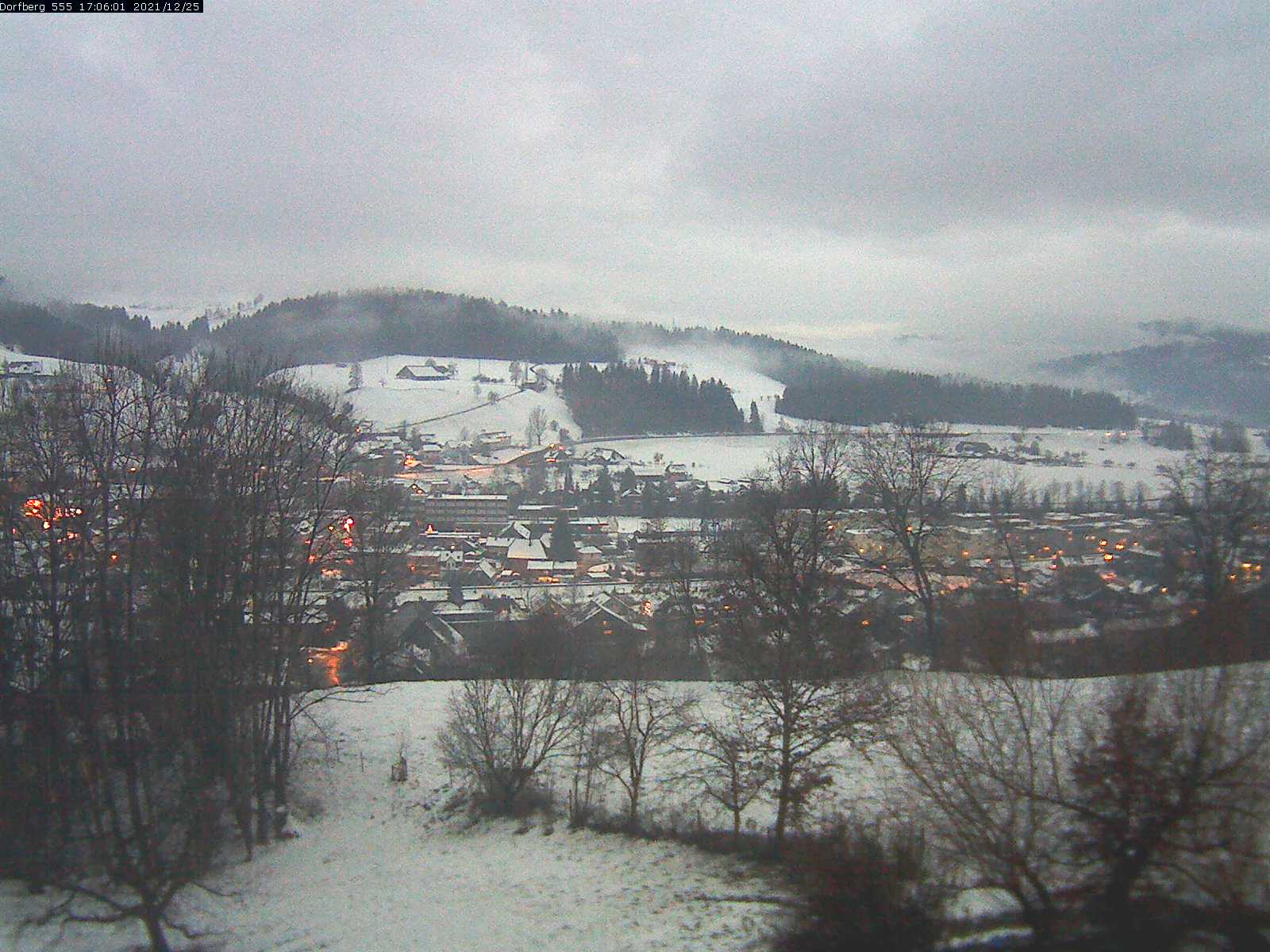Webcam-Bild: Aussicht vom Dorfberg in Langnau 20211225-170601