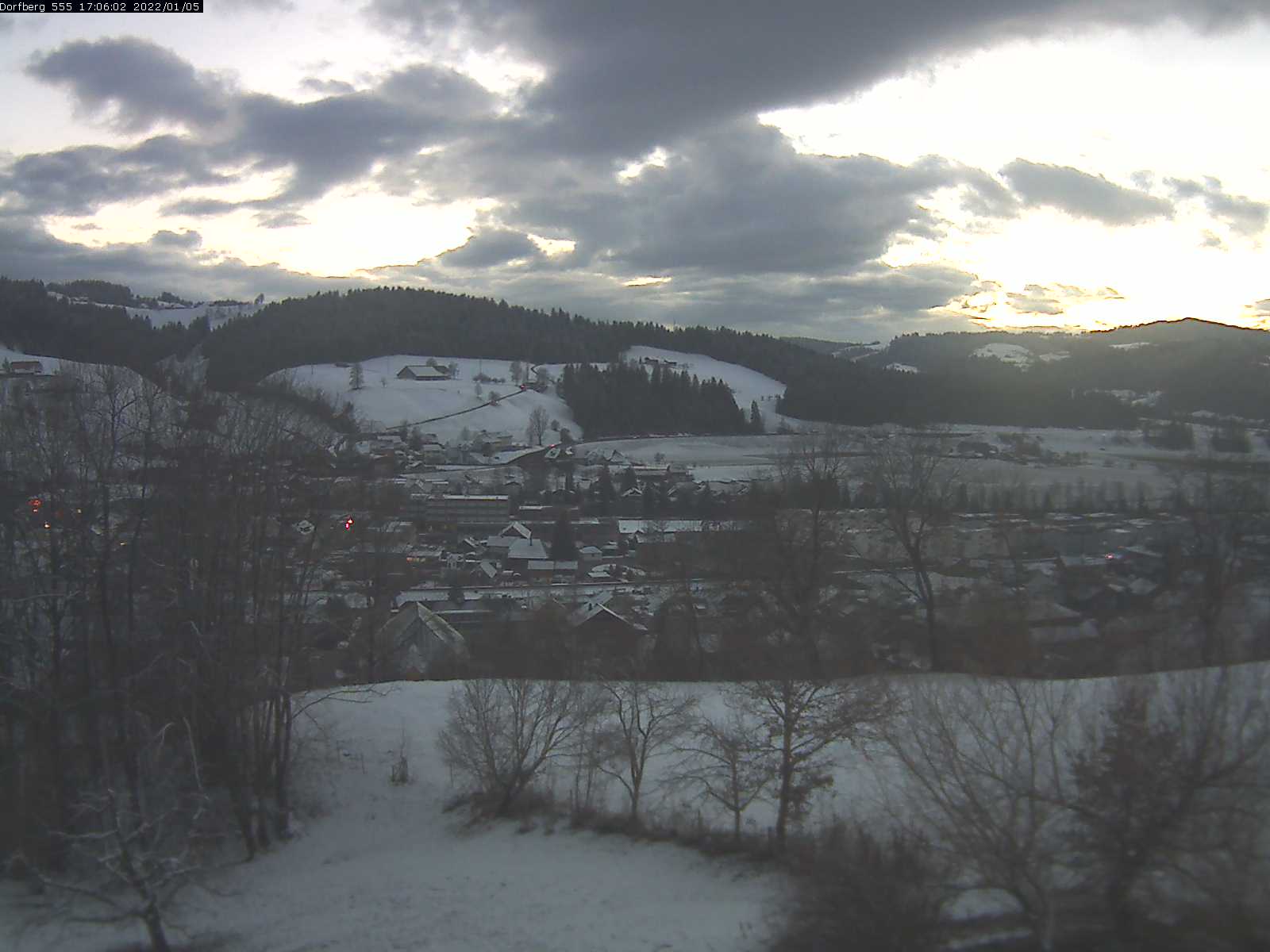 Webcam-Bild: Aussicht vom Dorfberg in Langnau 20220105-170601