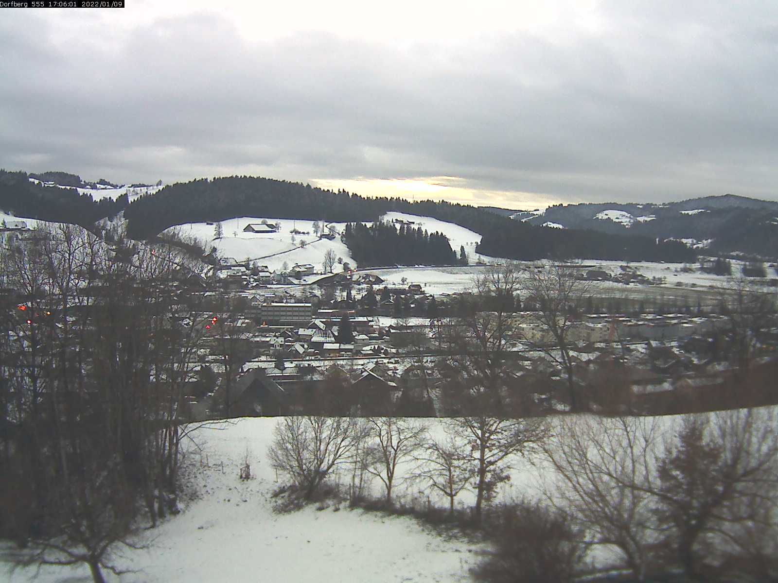 Webcam-Bild: Aussicht vom Dorfberg in Langnau 20220109-170601