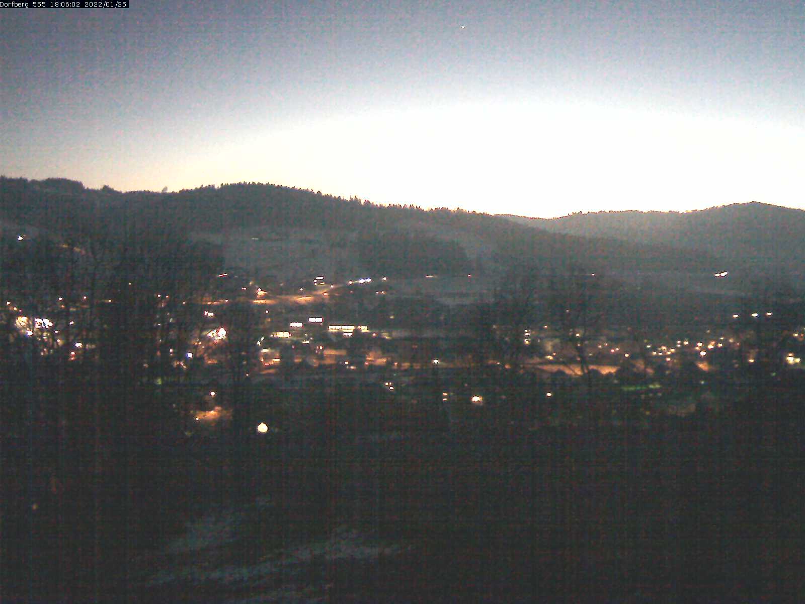 Webcam-Bild: Aussicht vom Dorfberg in Langnau 20220125-180601