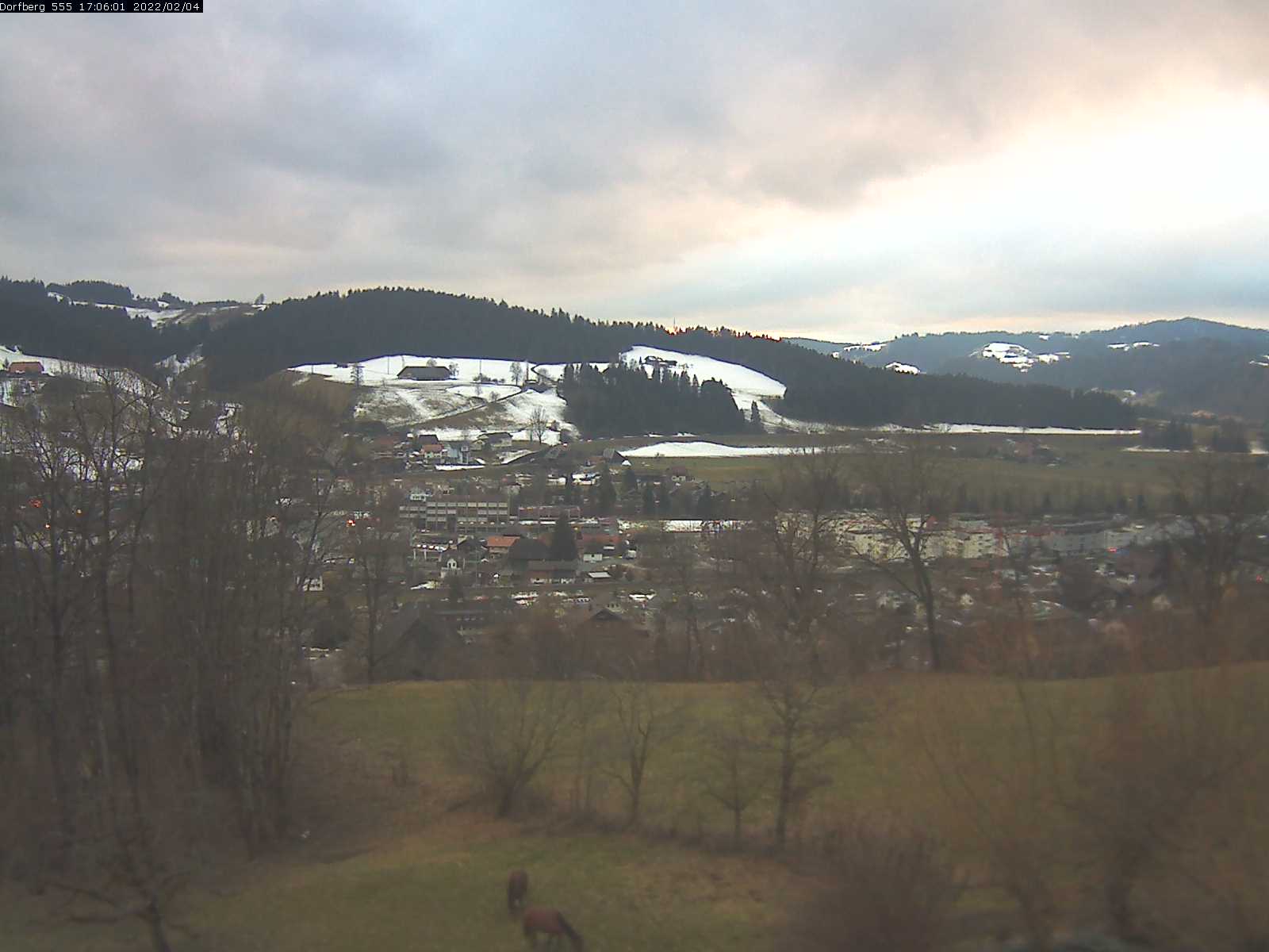 Webcam-Bild: Aussicht vom Dorfberg in Langnau 20220204-170601