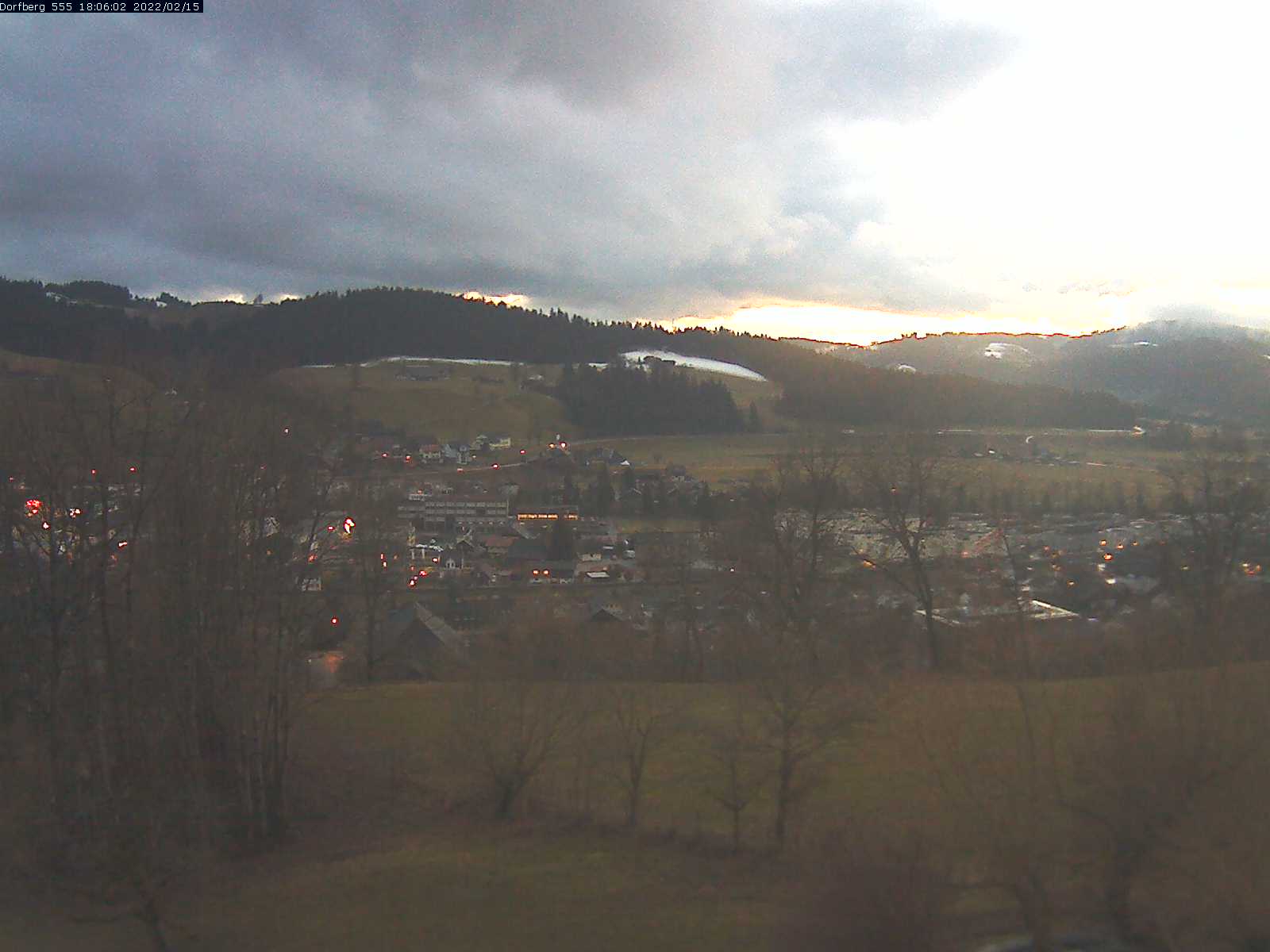 Webcam-Bild: Aussicht vom Dorfberg in Langnau 20220215-180601