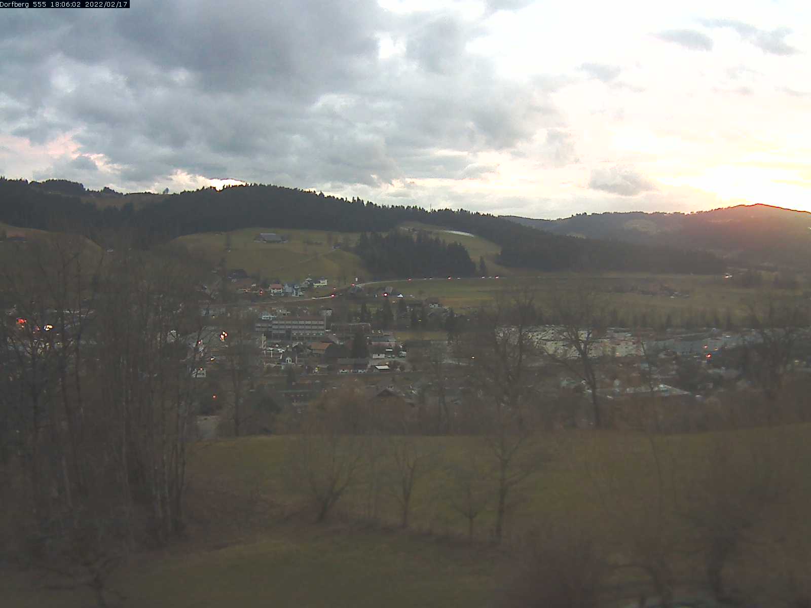 Webcam-Bild: Aussicht vom Dorfberg in Langnau 20220217-180601