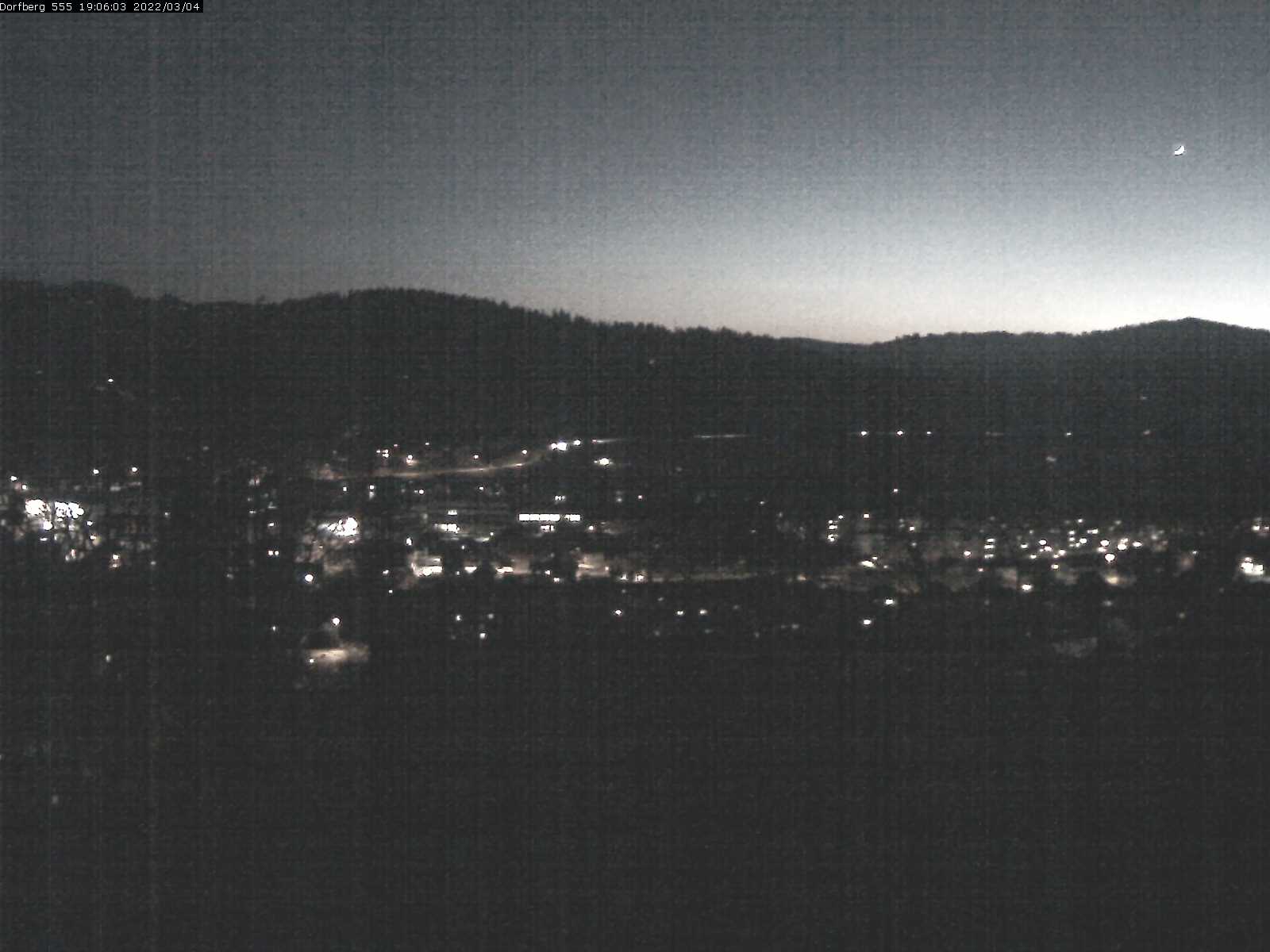 Webcam-Bild: Aussicht vom Dorfberg in Langnau 20220304-190601