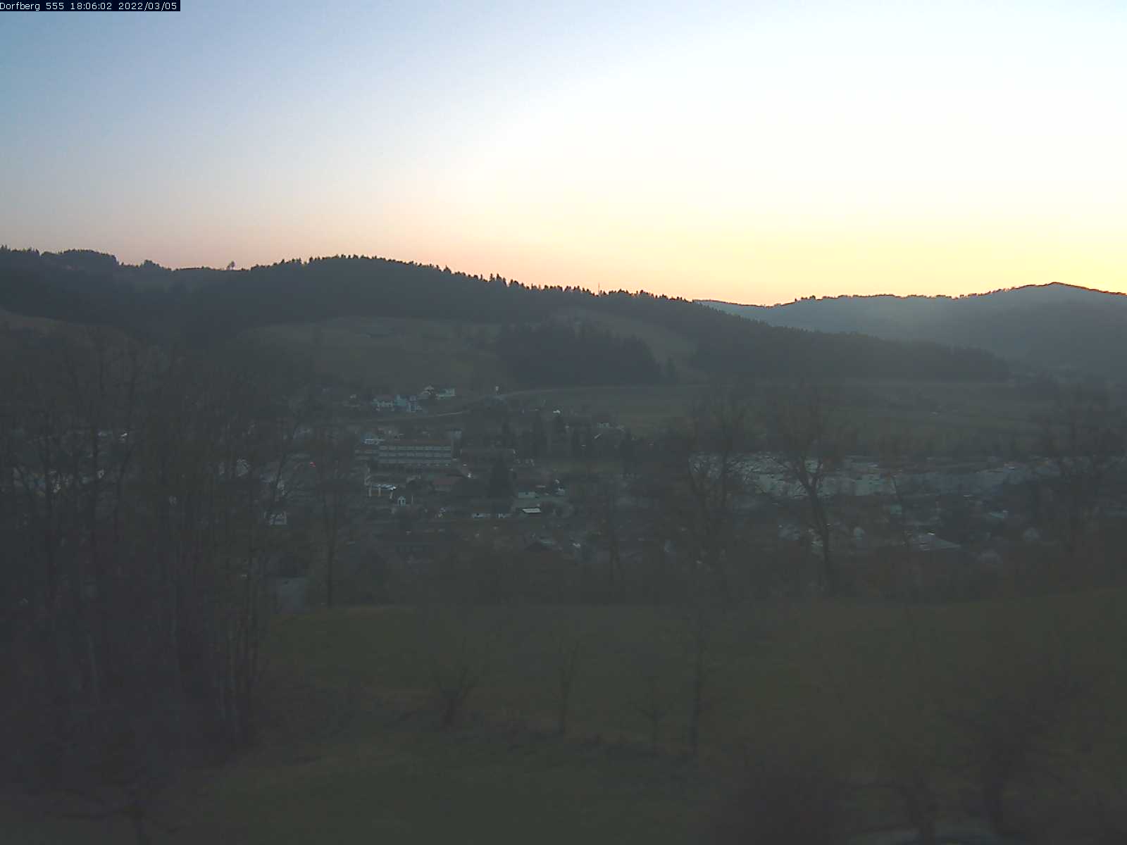 Webcam-Bild: Aussicht vom Dorfberg in Langnau 20220305-180601