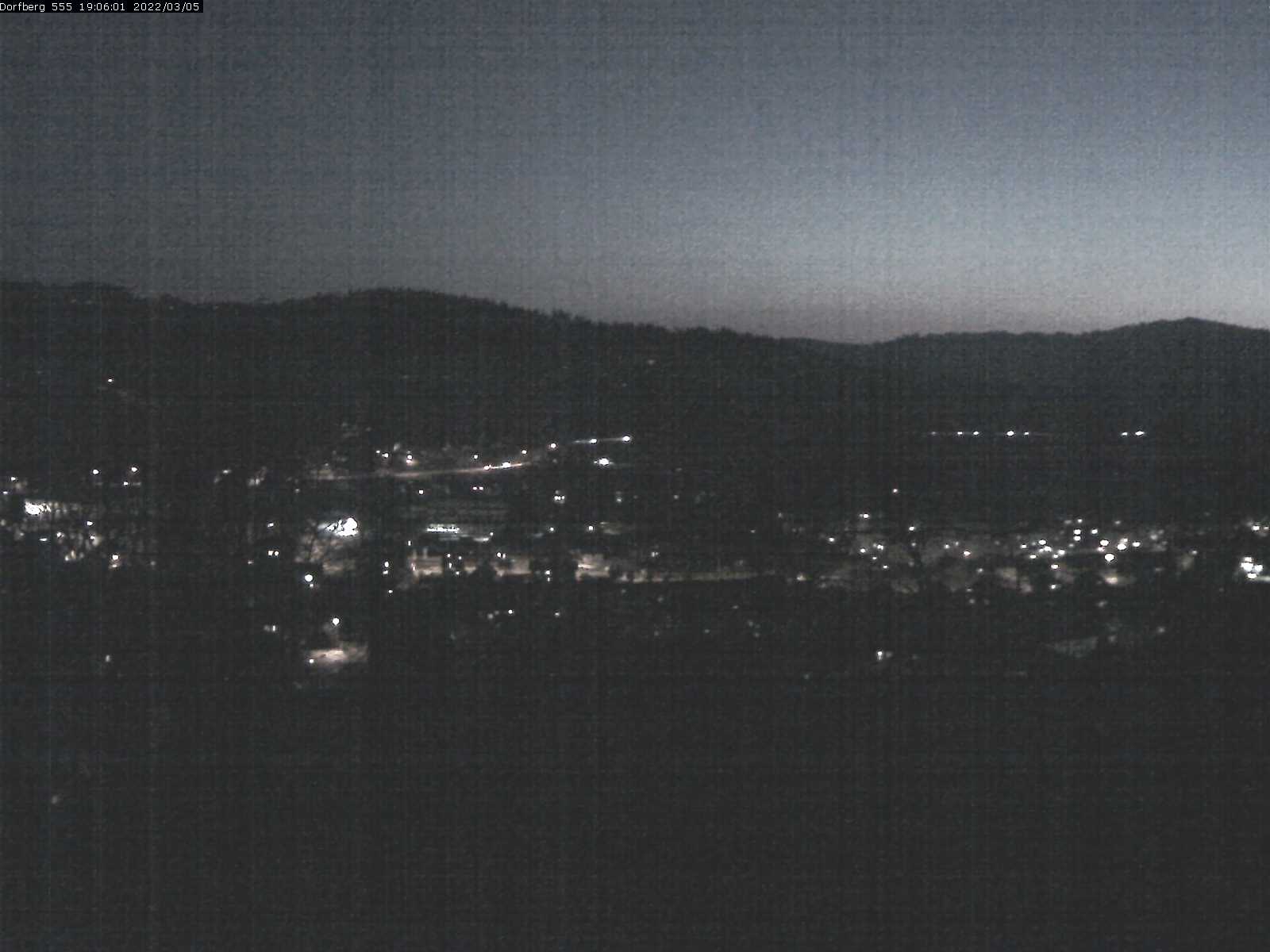 Webcam-Bild: Aussicht vom Dorfberg in Langnau 20220305-190601