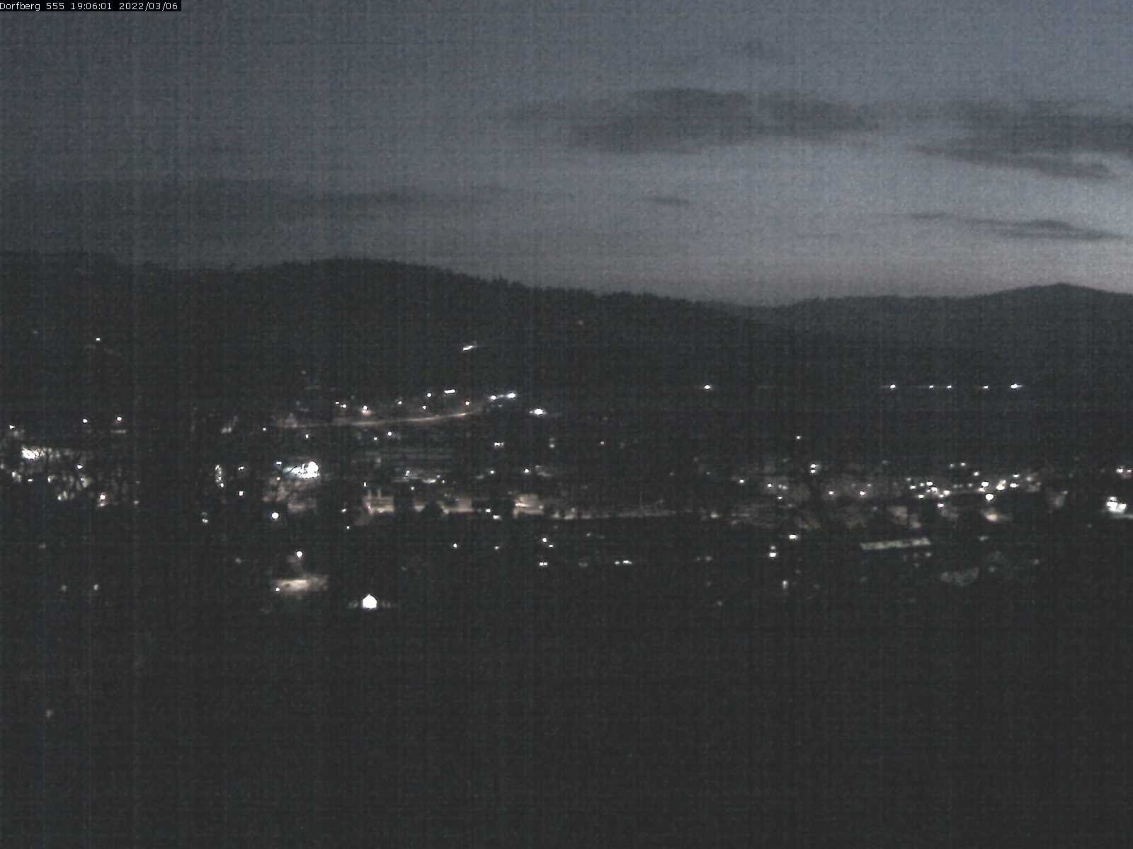 Webcam-Bild: Aussicht vom Dorfberg in Langnau 20220306-190601