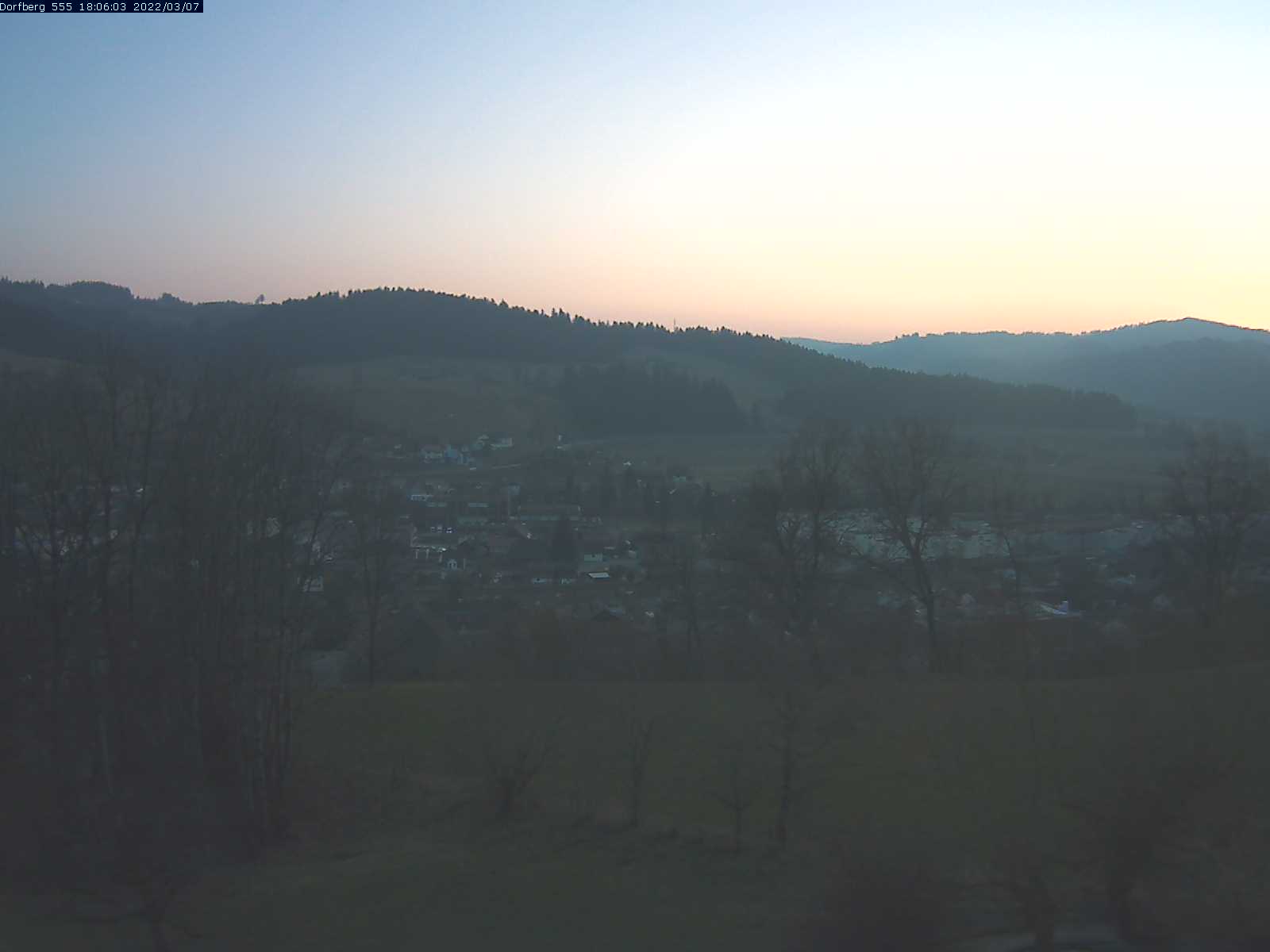 Webcam-Bild: Aussicht vom Dorfberg in Langnau 20220307-180601