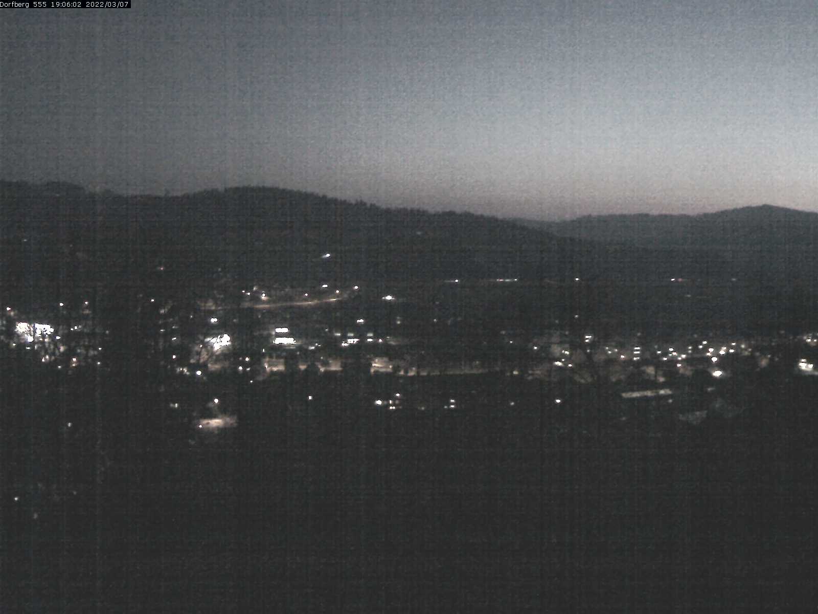 Webcam-Bild: Aussicht vom Dorfberg in Langnau 20220307-190601