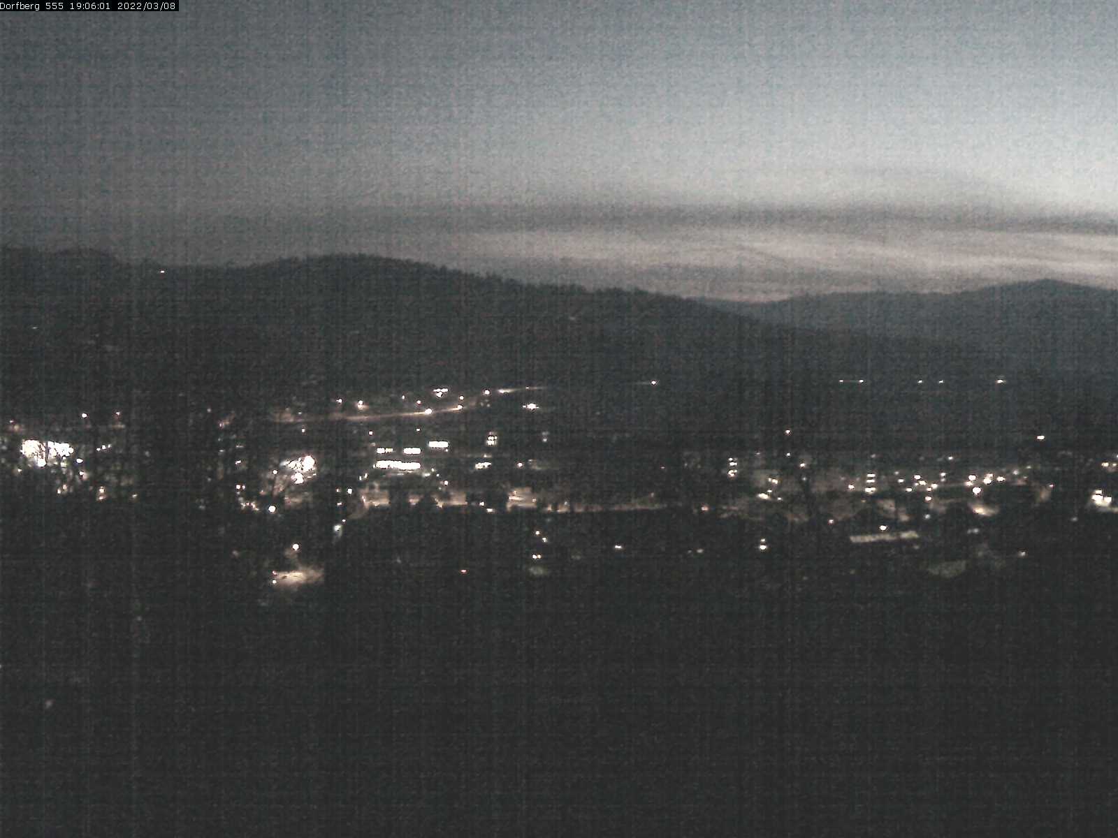 Webcam-Bild: Aussicht vom Dorfberg in Langnau 20220308-190601