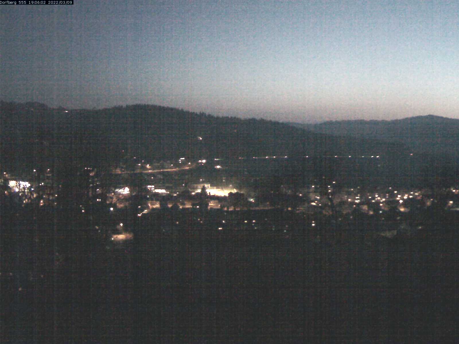 Webcam-Bild: Aussicht vom Dorfberg in Langnau 20220309-190601