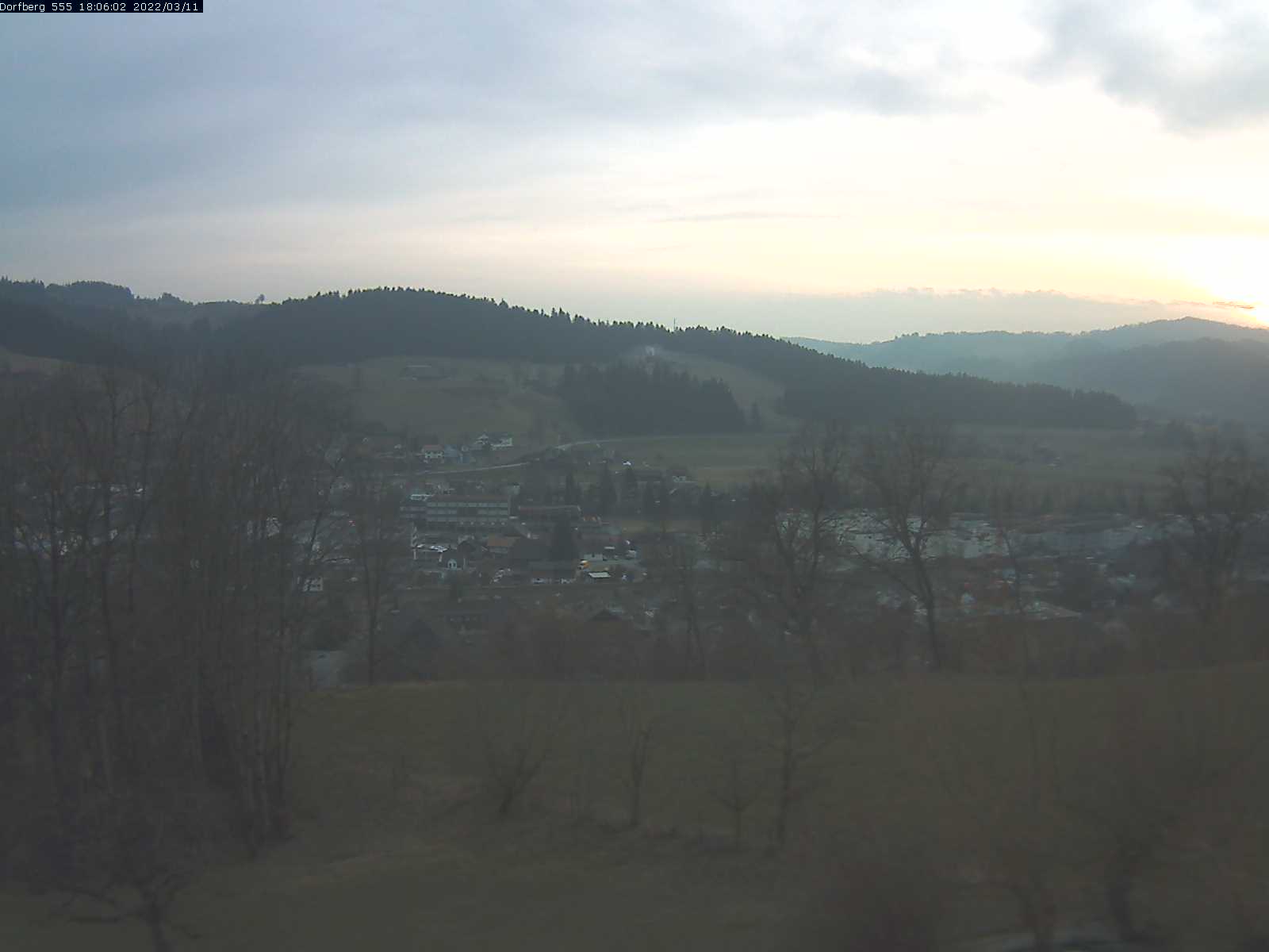 Webcam-Bild: Aussicht vom Dorfberg in Langnau 20220311-180601