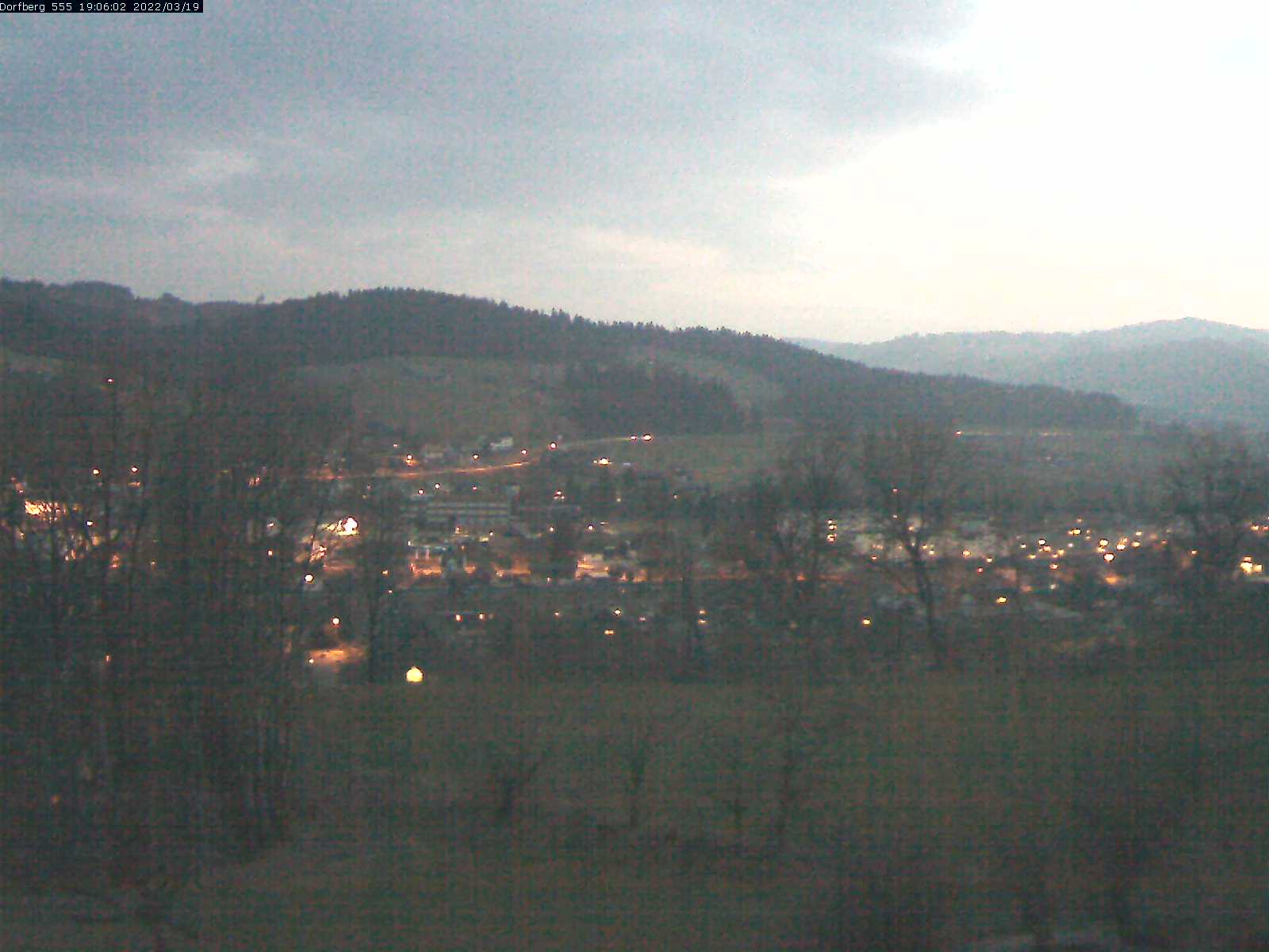 Webcam-Bild: Aussicht vom Dorfberg in Langnau 20220319-190601