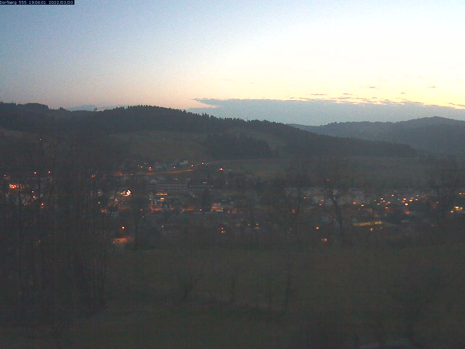 Webcam-Bild: Aussicht vom Dorfberg in Langnau 20220320-190601