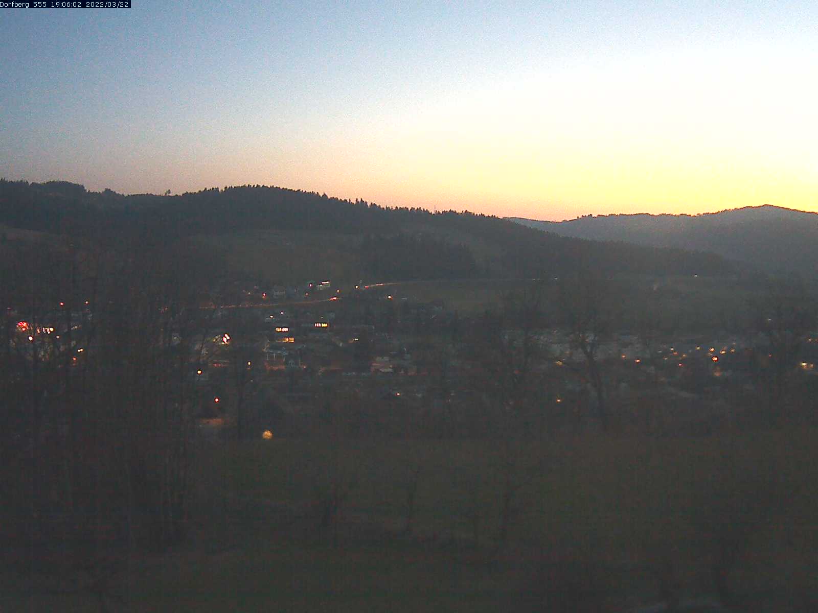 Webcam-Bild: Aussicht vom Dorfberg in Langnau 20220322-190601