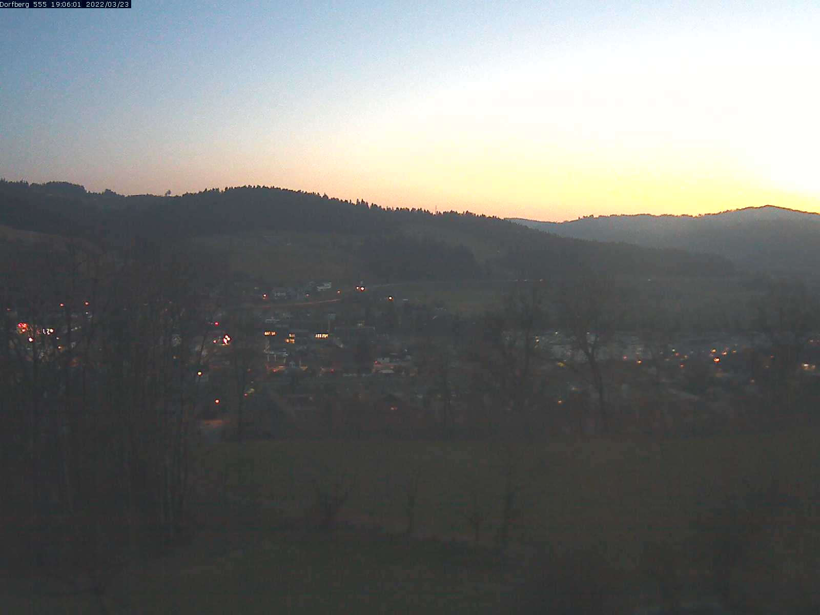 Webcam-Bild: Aussicht vom Dorfberg in Langnau 20220323-190601