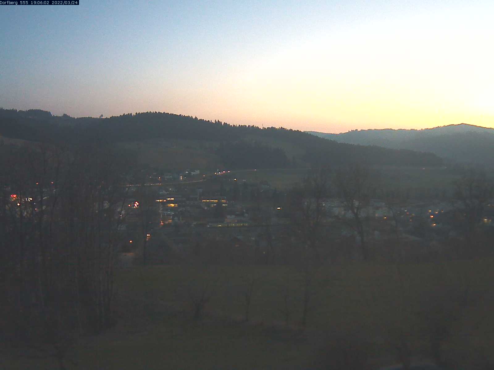 Webcam-Bild: Aussicht vom Dorfberg in Langnau 20220324-190601