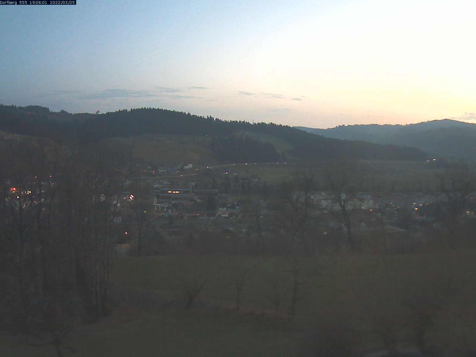 Webcam-Bild: Aussicht vom Dorfberg in Langnau 20220325-190601
