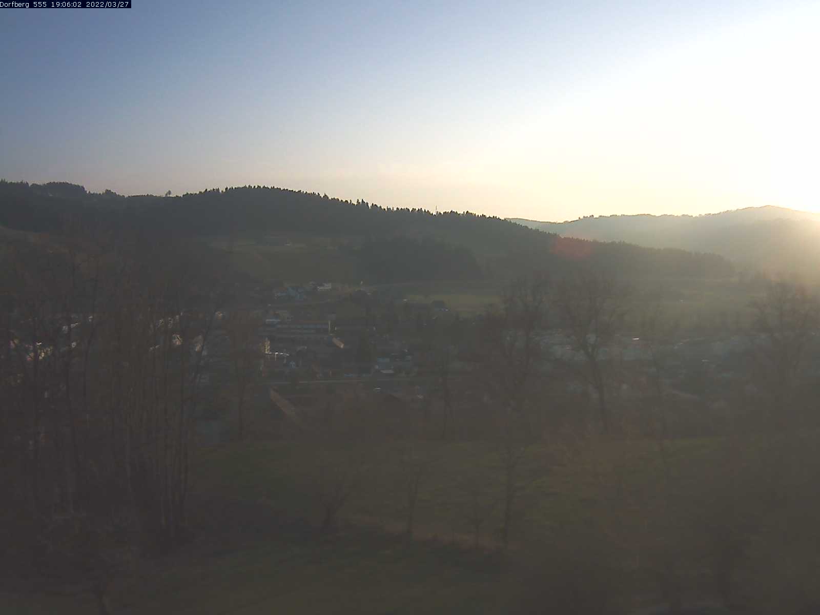 Webcam-Bild: Aussicht vom Dorfberg in Langnau 20220327-190601