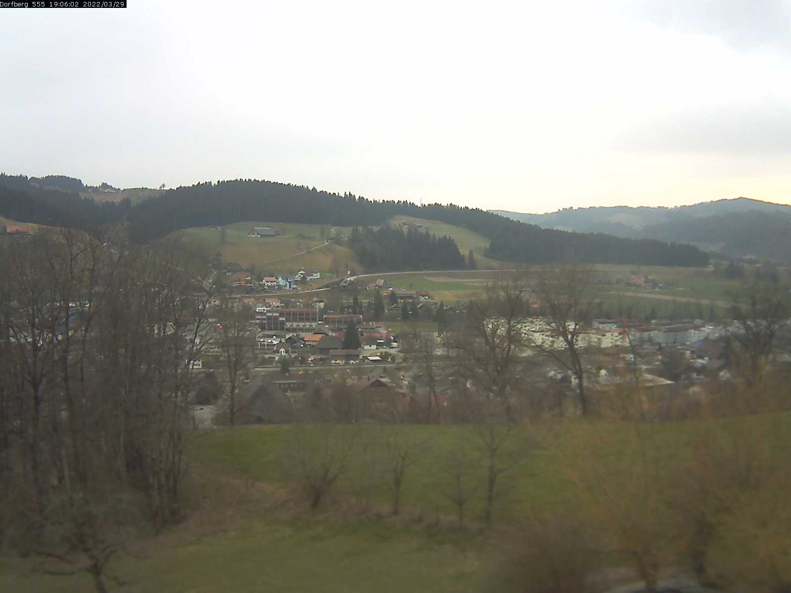 Webcam-Bild: Aussicht vom Dorfberg in Langnau 20220329-190601
