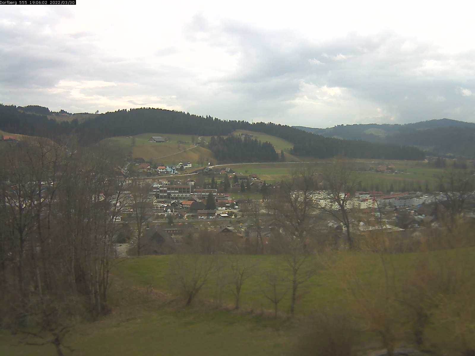 Webcam-Bild: Aussicht vom Dorfberg in Langnau 20220330-190601