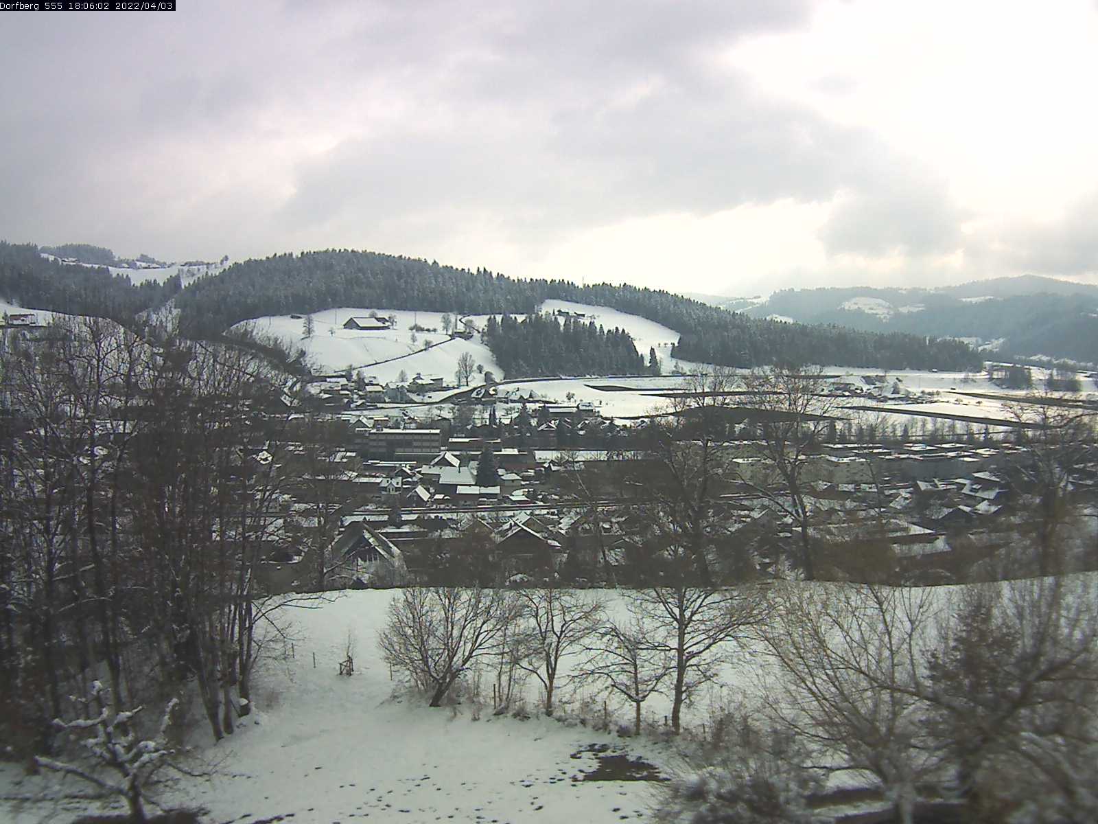 Webcam-Bild: Aussicht vom Dorfberg in Langnau 20220403-180601