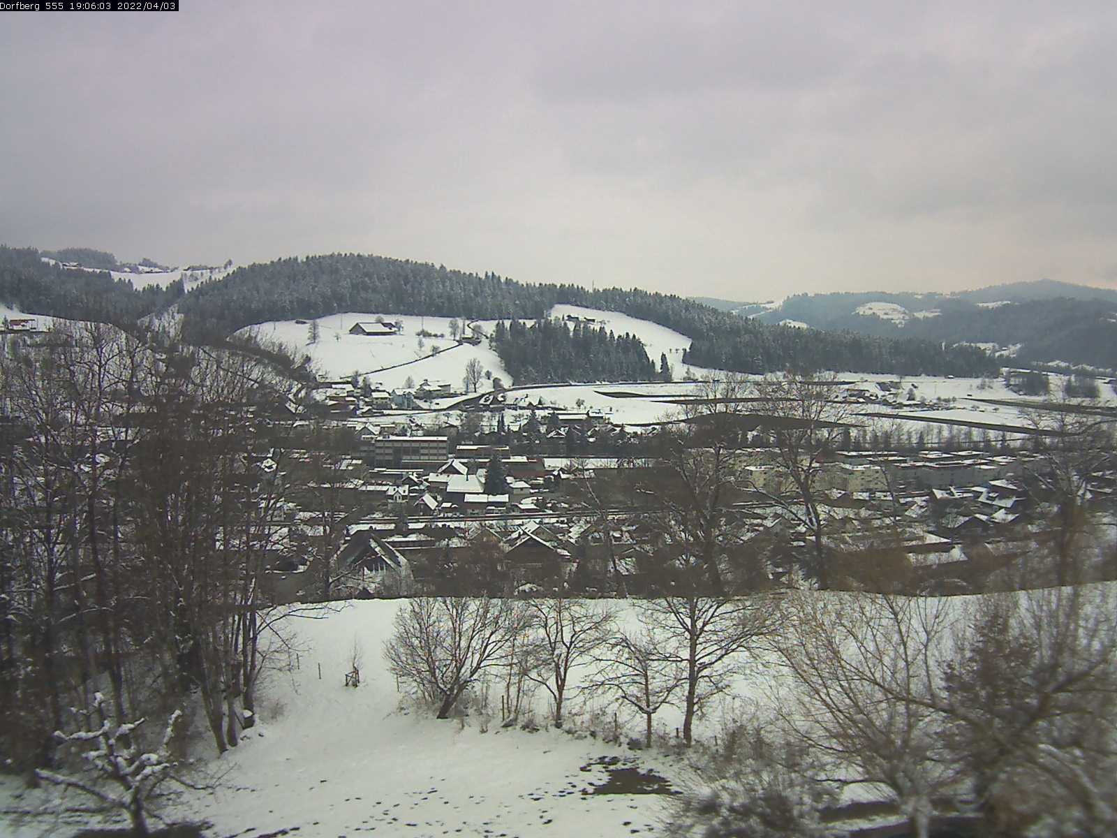 Webcam-Bild: Aussicht vom Dorfberg in Langnau 20220403-190601